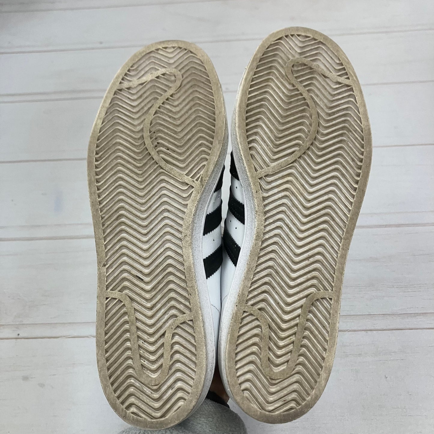 Shoes Sneakers By Adidas In Black & White, Size: 8.5