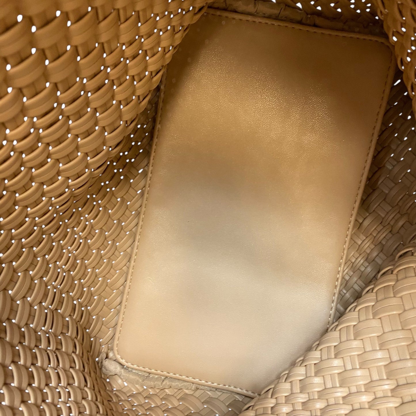 Handbag By Clothes Mentor In Tan, Size:Medium