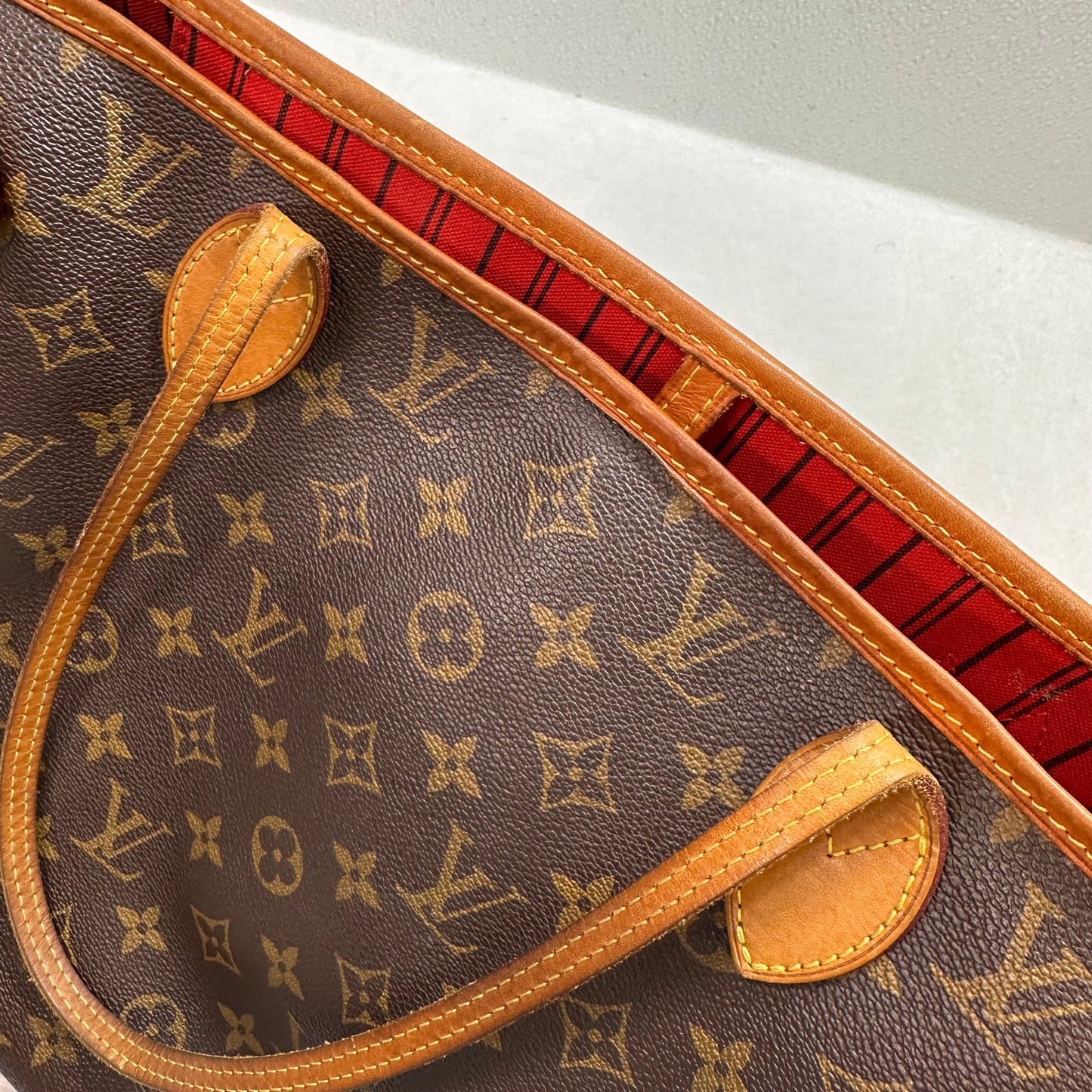 Neverfull MM Handbag Luxury Designer By Louis Vuitton, Size: Large