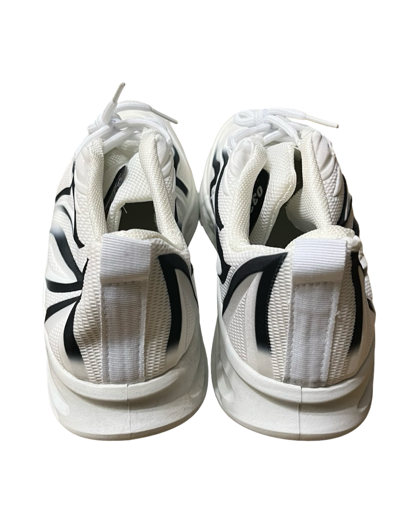 Shoes Athletic By Clothes Mentor In White, Size:11.5