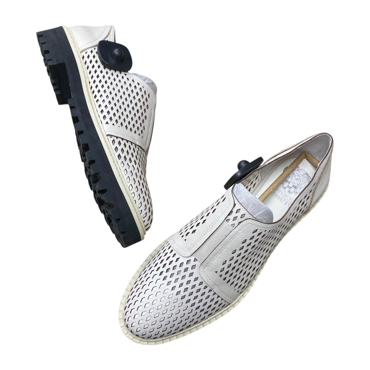 Shoes Flats By Vince Camuto In Beige, Size:11