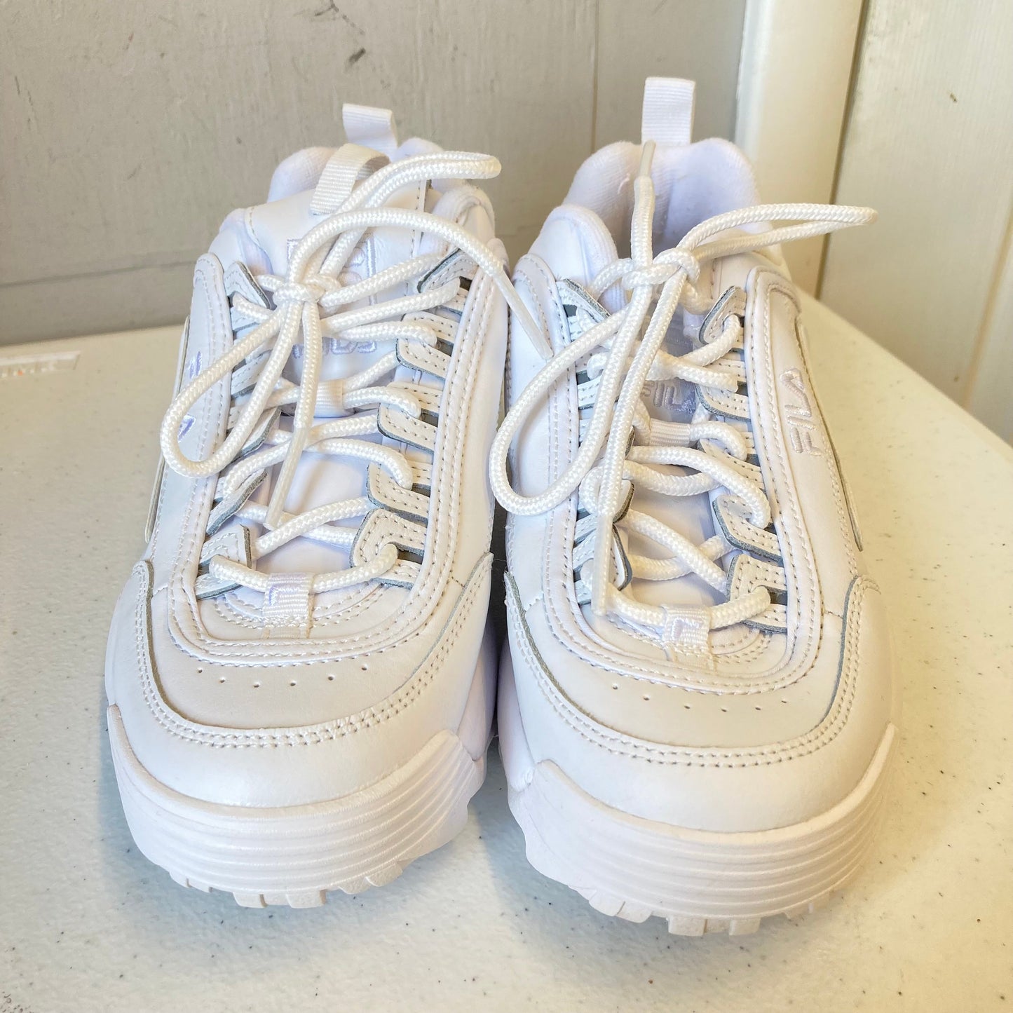 Shoes Athletic By Fila In White, Size:6.5