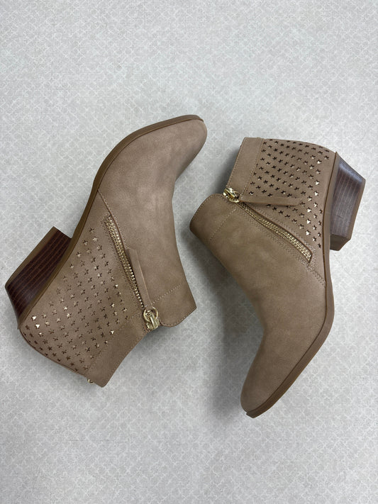 BOOTS ANKLE FLATS by SAM EDELMAN In TAN, Size: 6