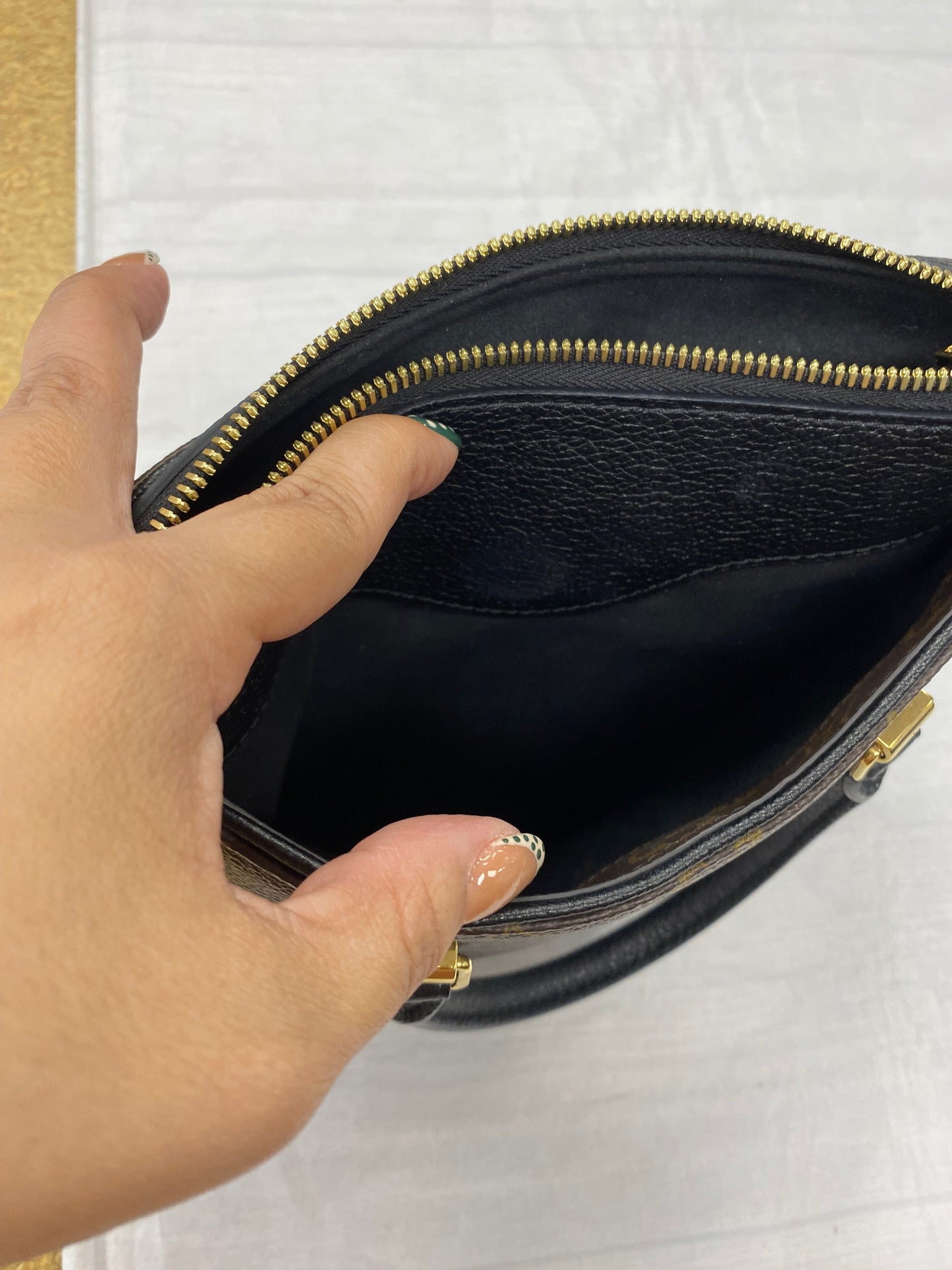 Handbag Luxury Designer By Louis Vuitton In Black, Size:Small