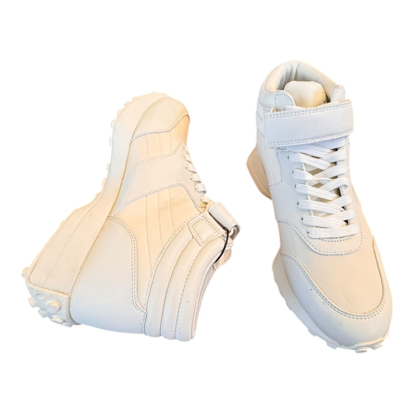 Shoes Sneakers By Dkny In Cream, Size:11