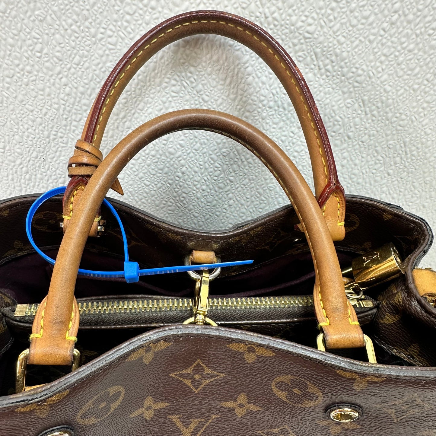 MONTAIGNE Handbag Luxury Designer By Louis Vuitton, Size: Medium