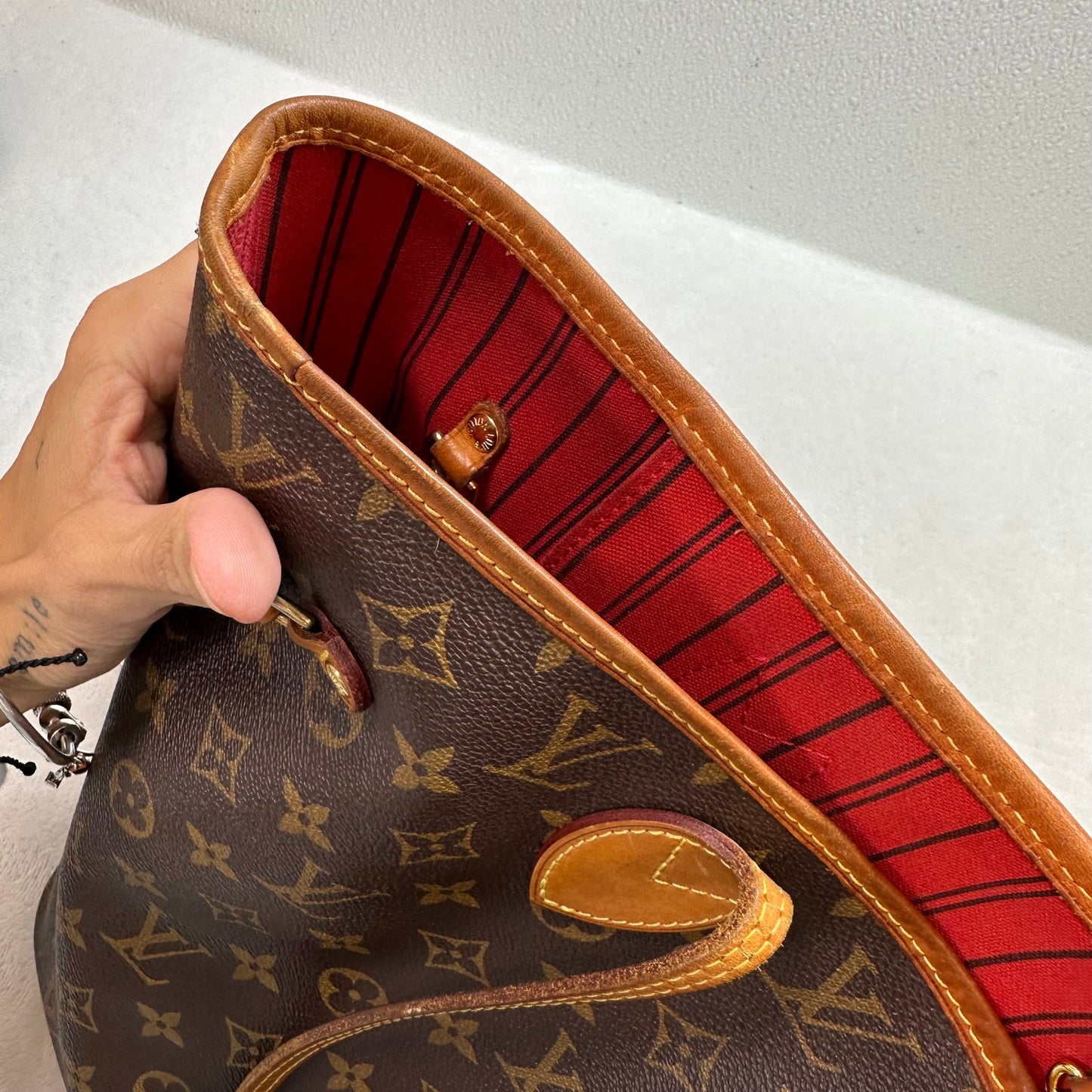 Neverfull MM Handbag Luxury Designer By Louis Vuitton, Size: Large