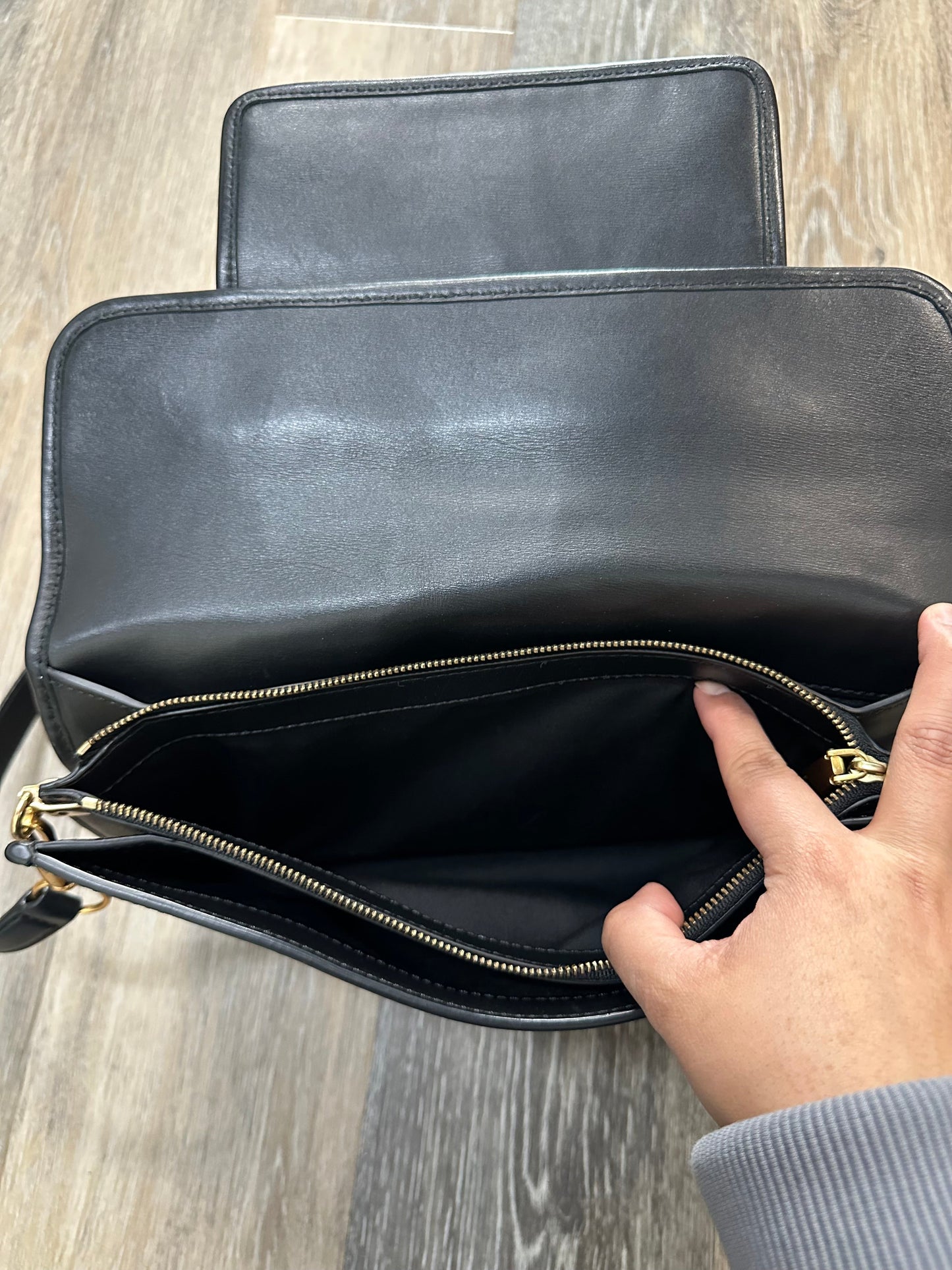 Crossbody Luxury Designer By Marc Jacobs, Size: Medium