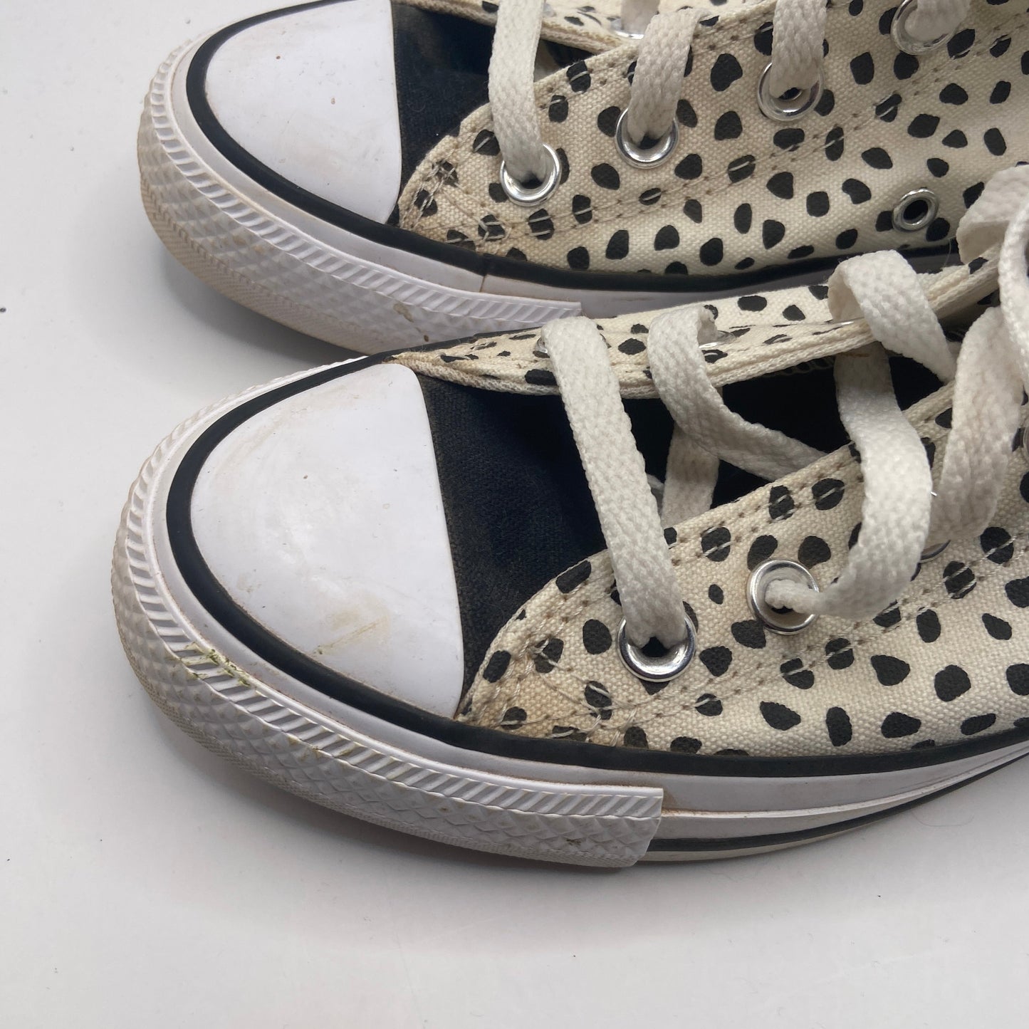 Shoes Sneakers By Converse In Cream, Size: 7