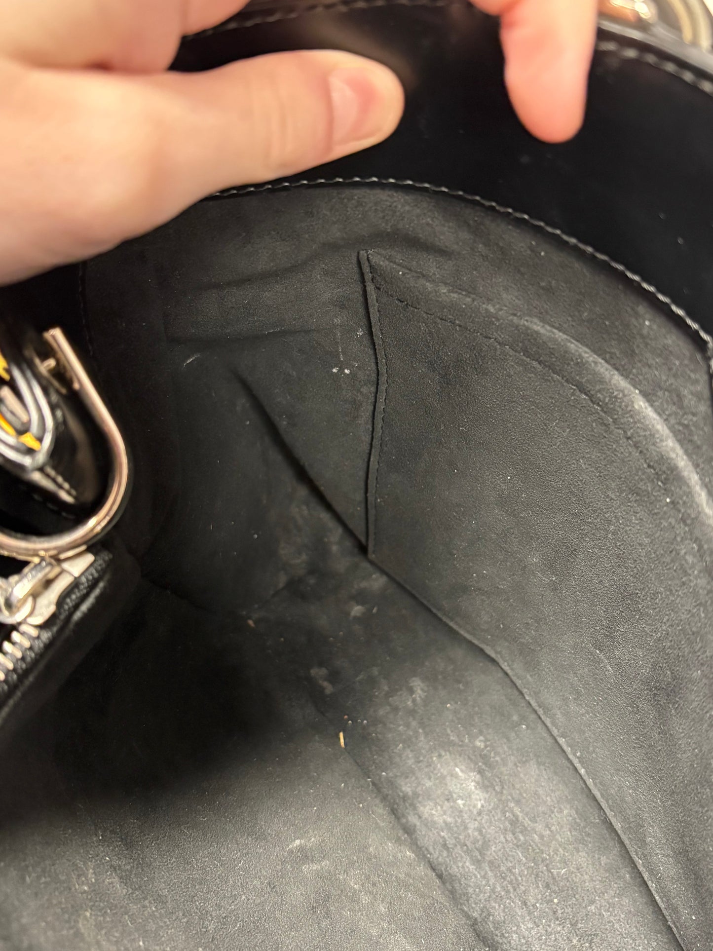 Handbag Luxury Designer By Louis Vuitton, Size: Large