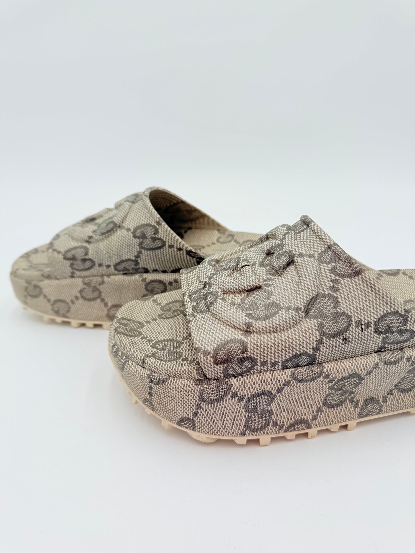 Sandals Luxury Designer By Gucci In Tan, Size:7