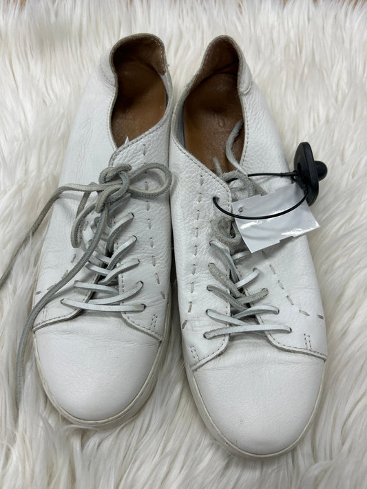 Shoes Designer By Frye In Cream, Size:9
