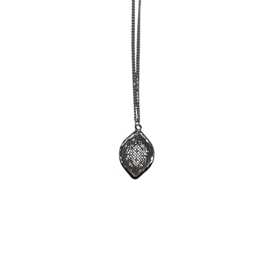 Necklace Charm By Clothes Mentor In Silver