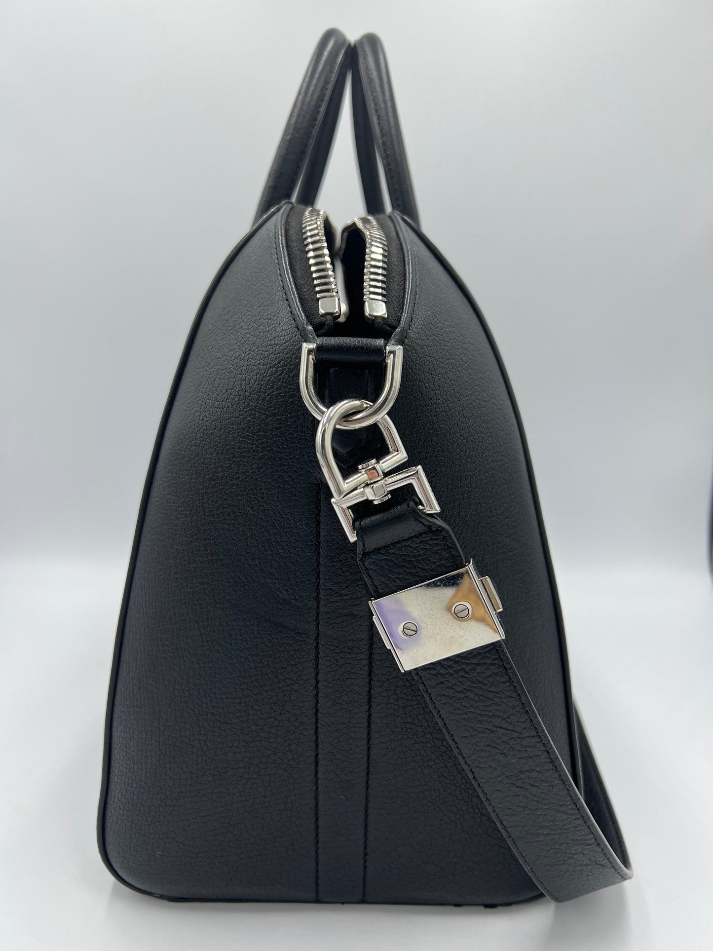 Givenchy Medium Antigona Designer Bag in Grained Leather