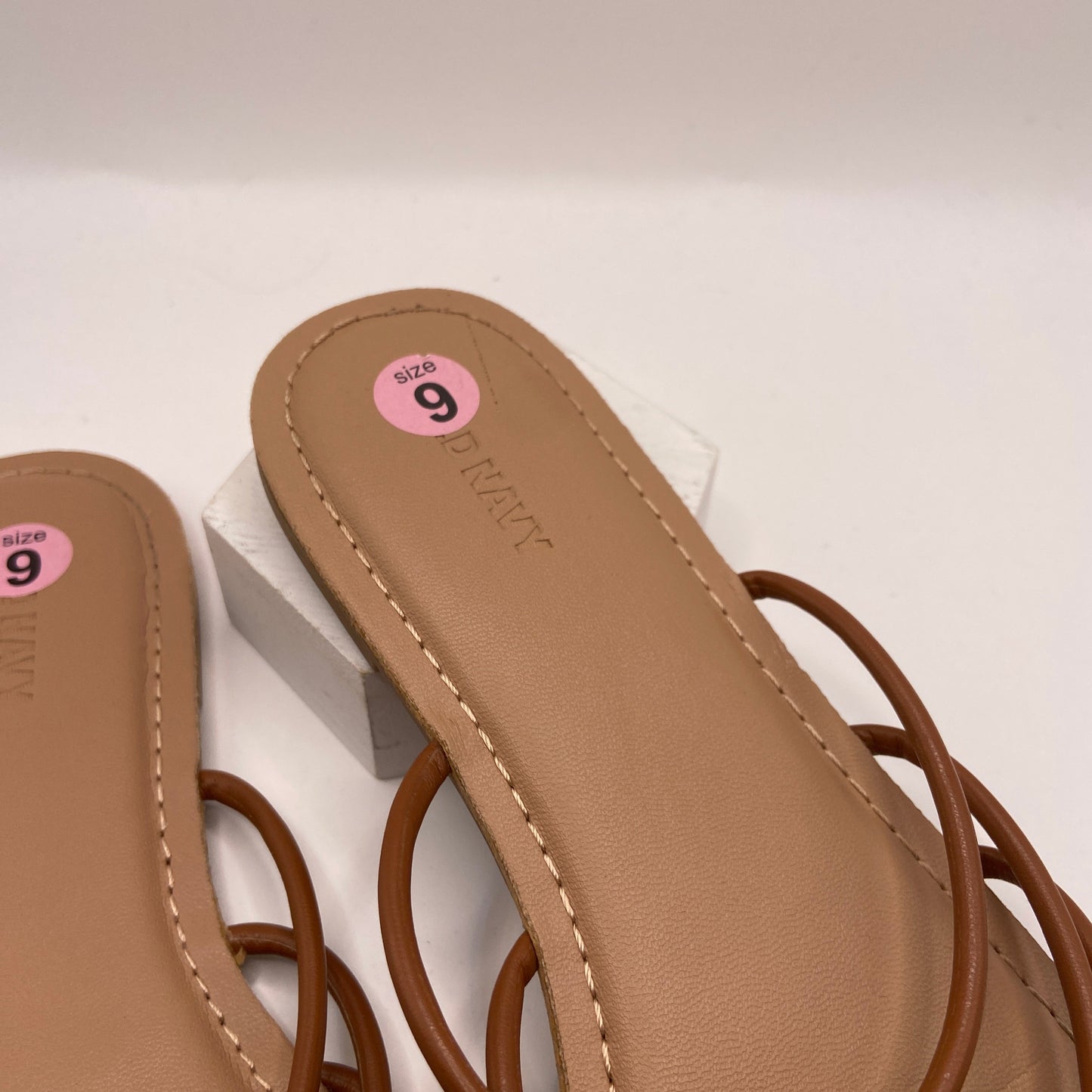Sandals Flats By Old Navy In Brown, Size: 9