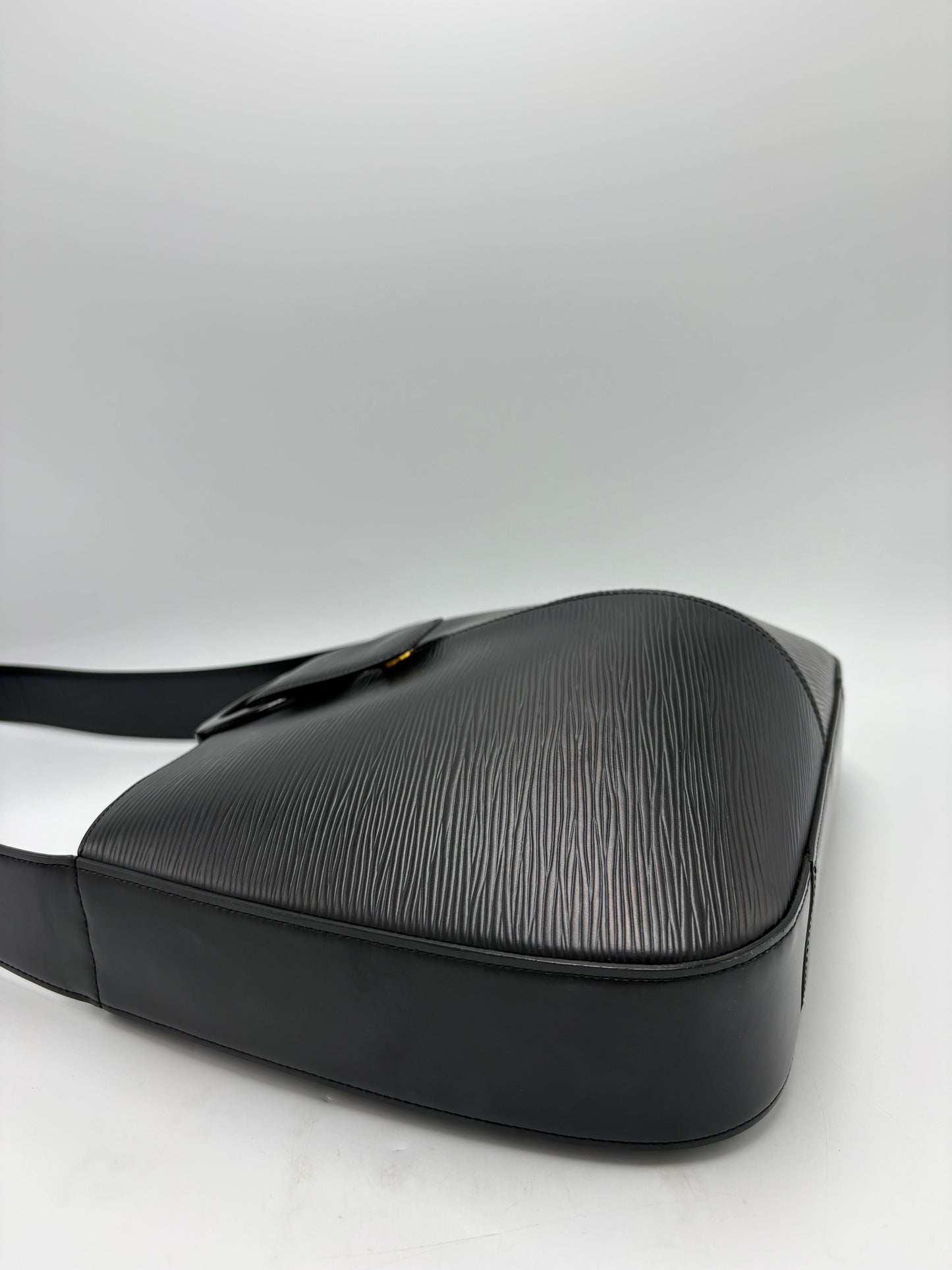Louis Vuitton Epi Leather Reverie Luxury Handbag
