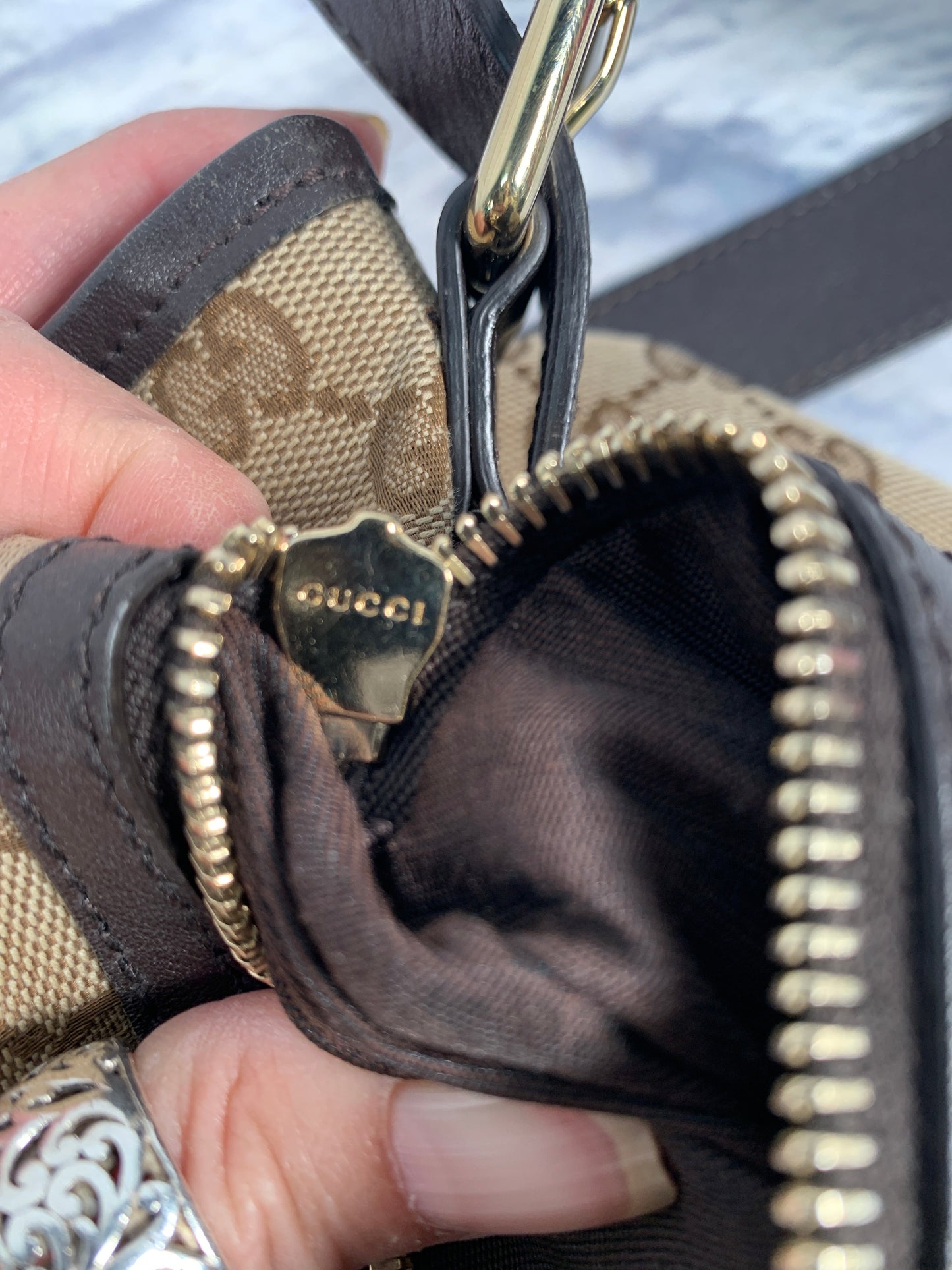 Handbag Luxury Designer By Gucci, Size: Medium