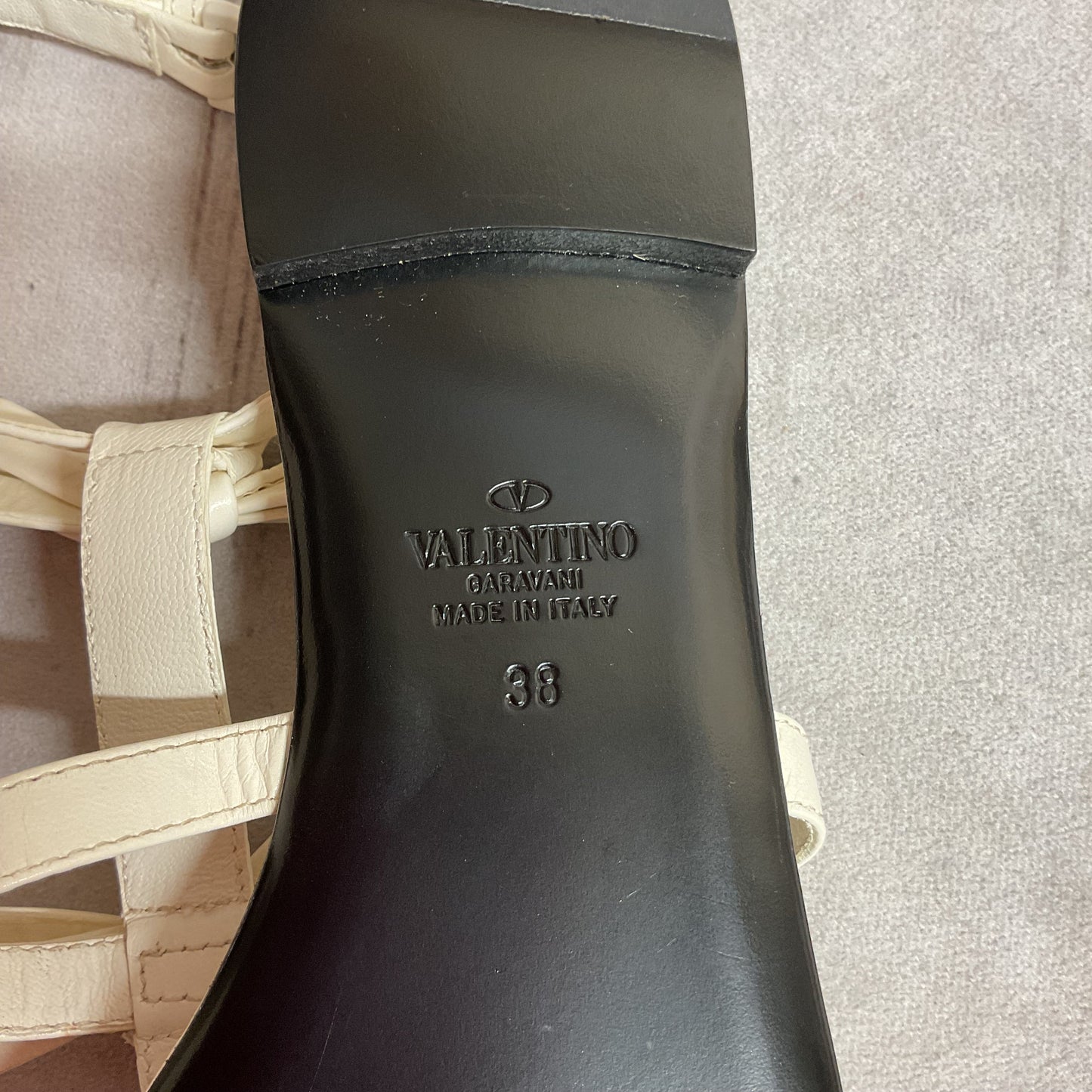 Sandals Luxury Designer By Valentino-Garavani In White, Size:38