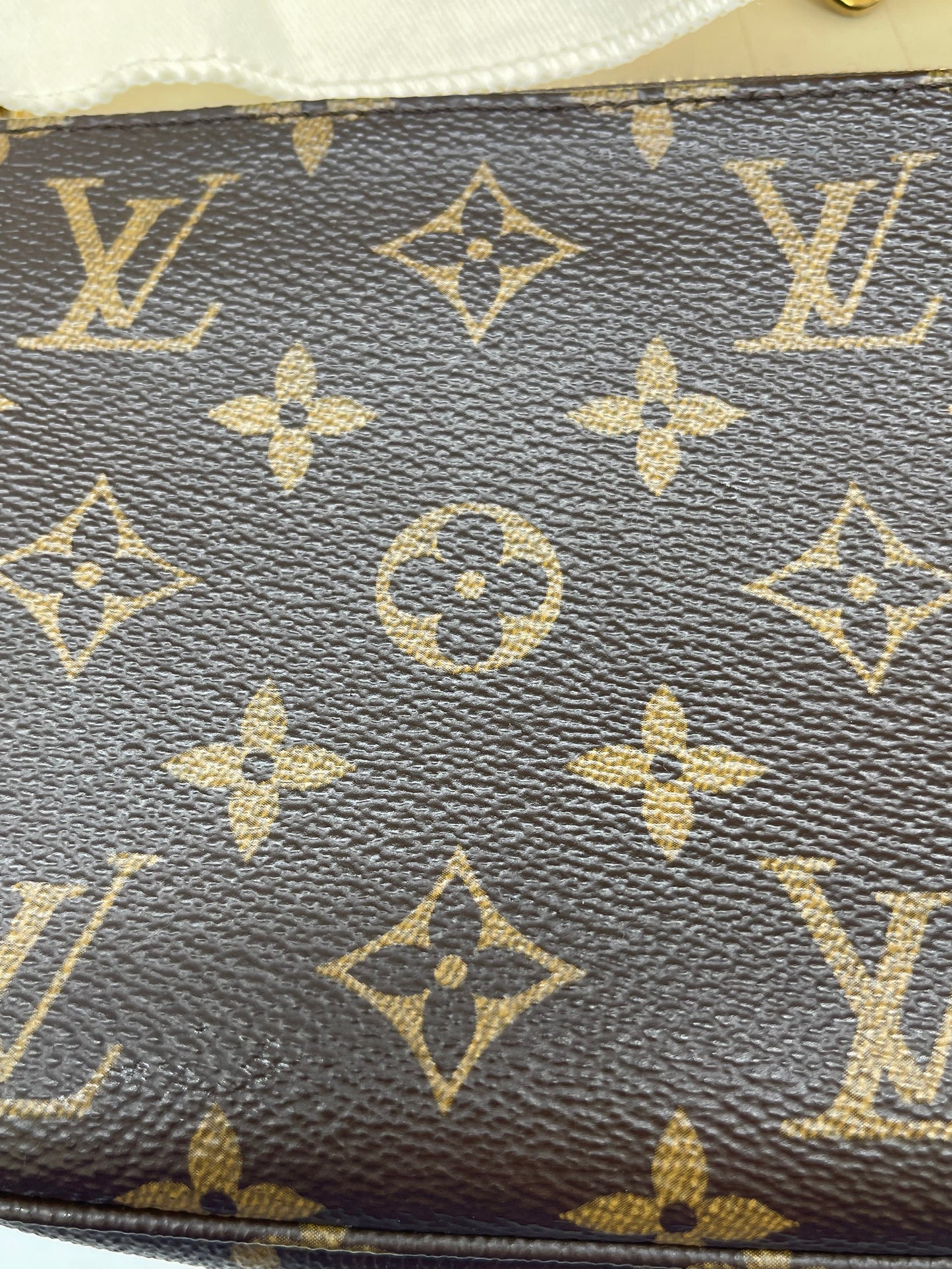 Handbag Luxury Designer By Louis Vuitton, Size: Small
