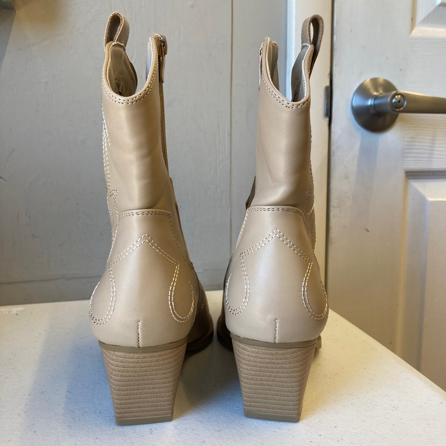 Boots Western By Krush In Tan & White, Size:7