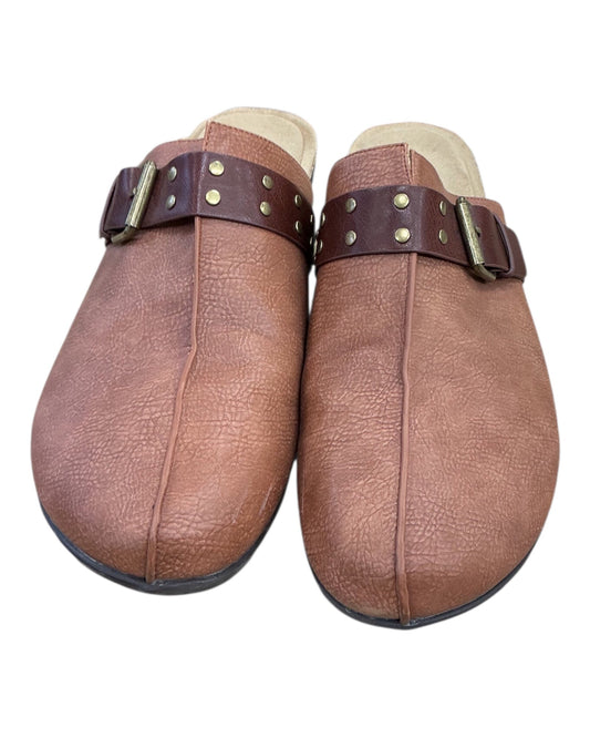 Shoes Flats By Clothes Mentor In Brown, Size:11