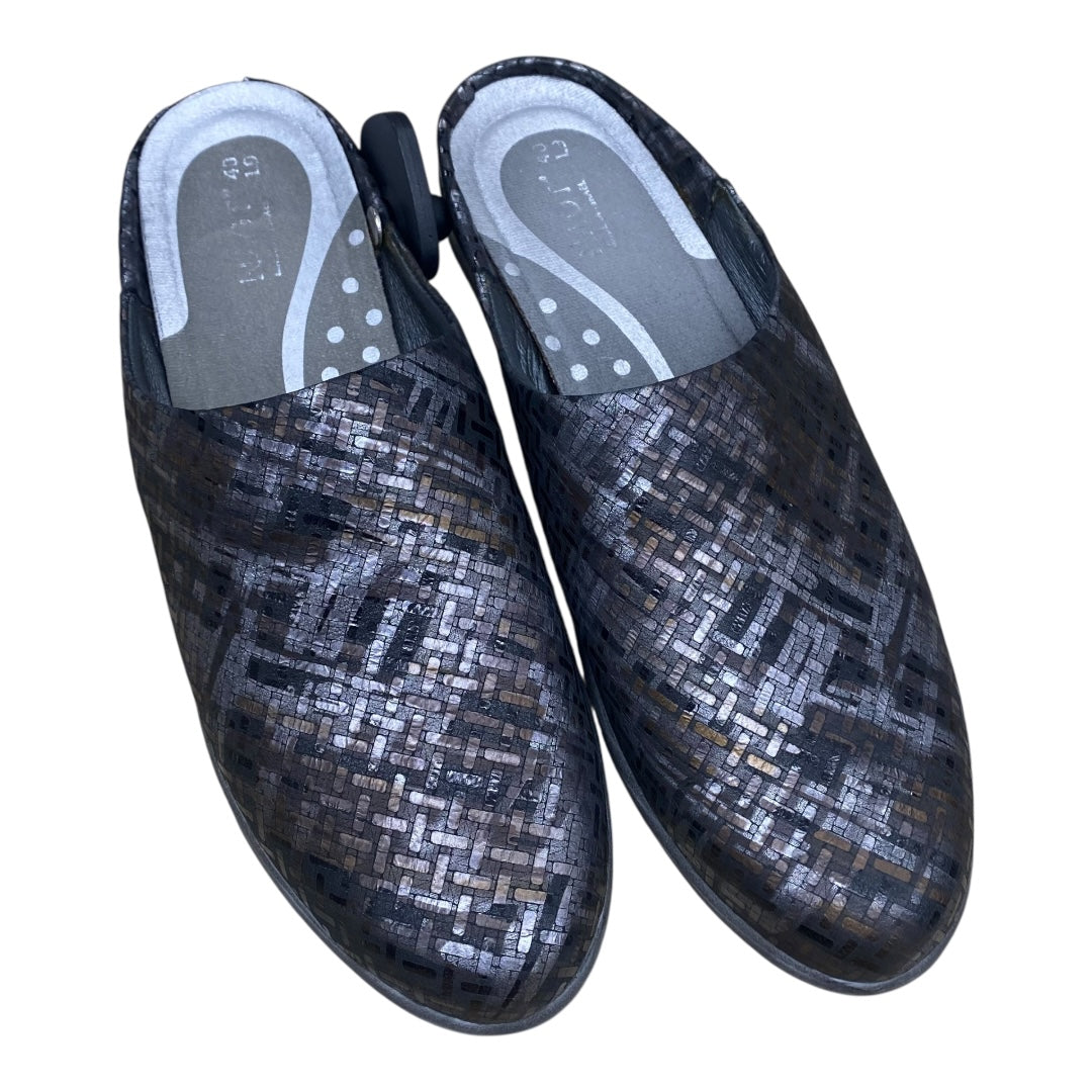 Shoes Flats By Naot In Brown & Grey, Size:9