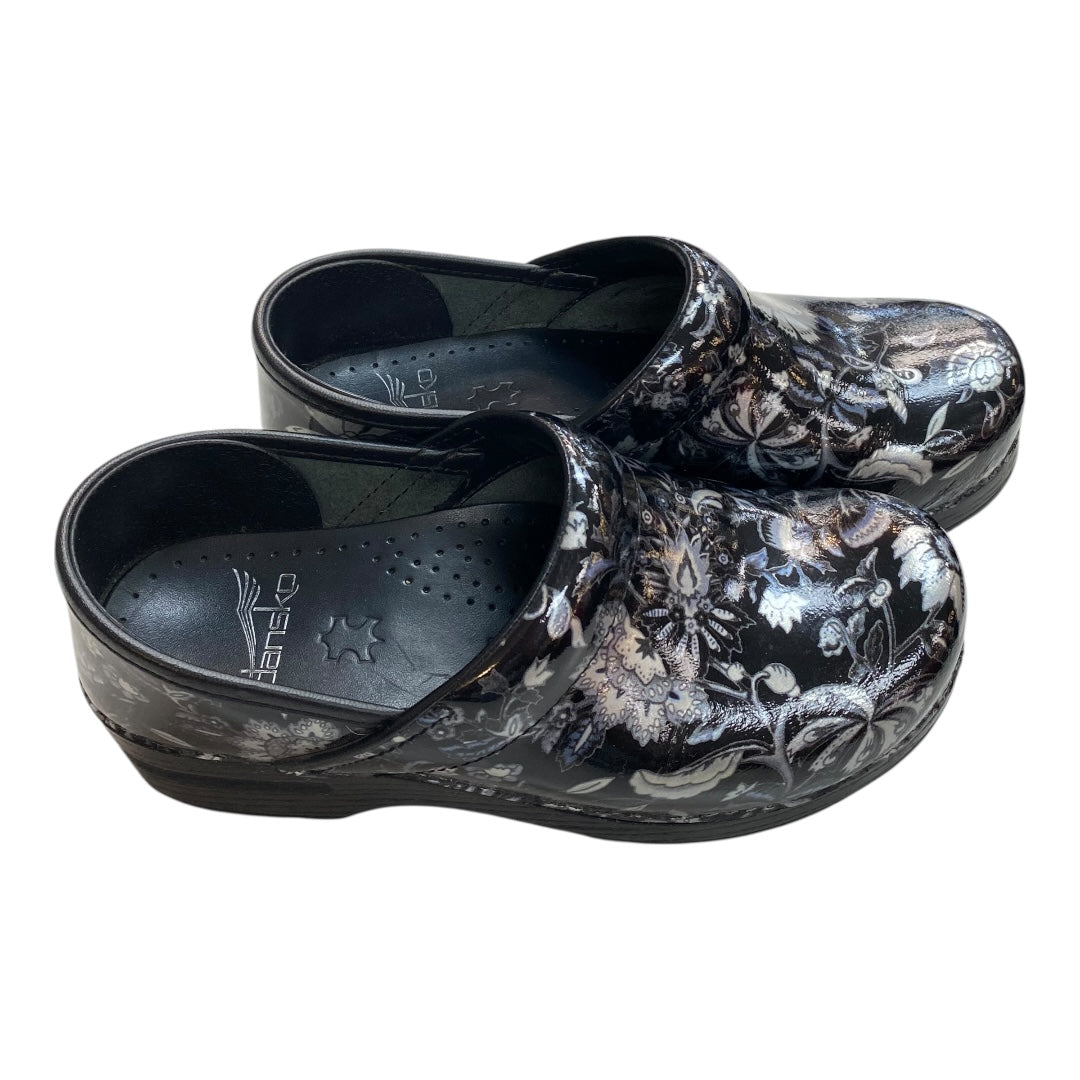 Shoes Flats By Dansko In Black, Size:6