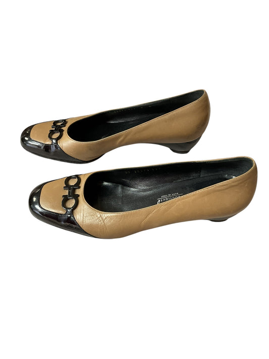 Shoes Luxury Designer By Ferragamo In Black & Tan, Size:8