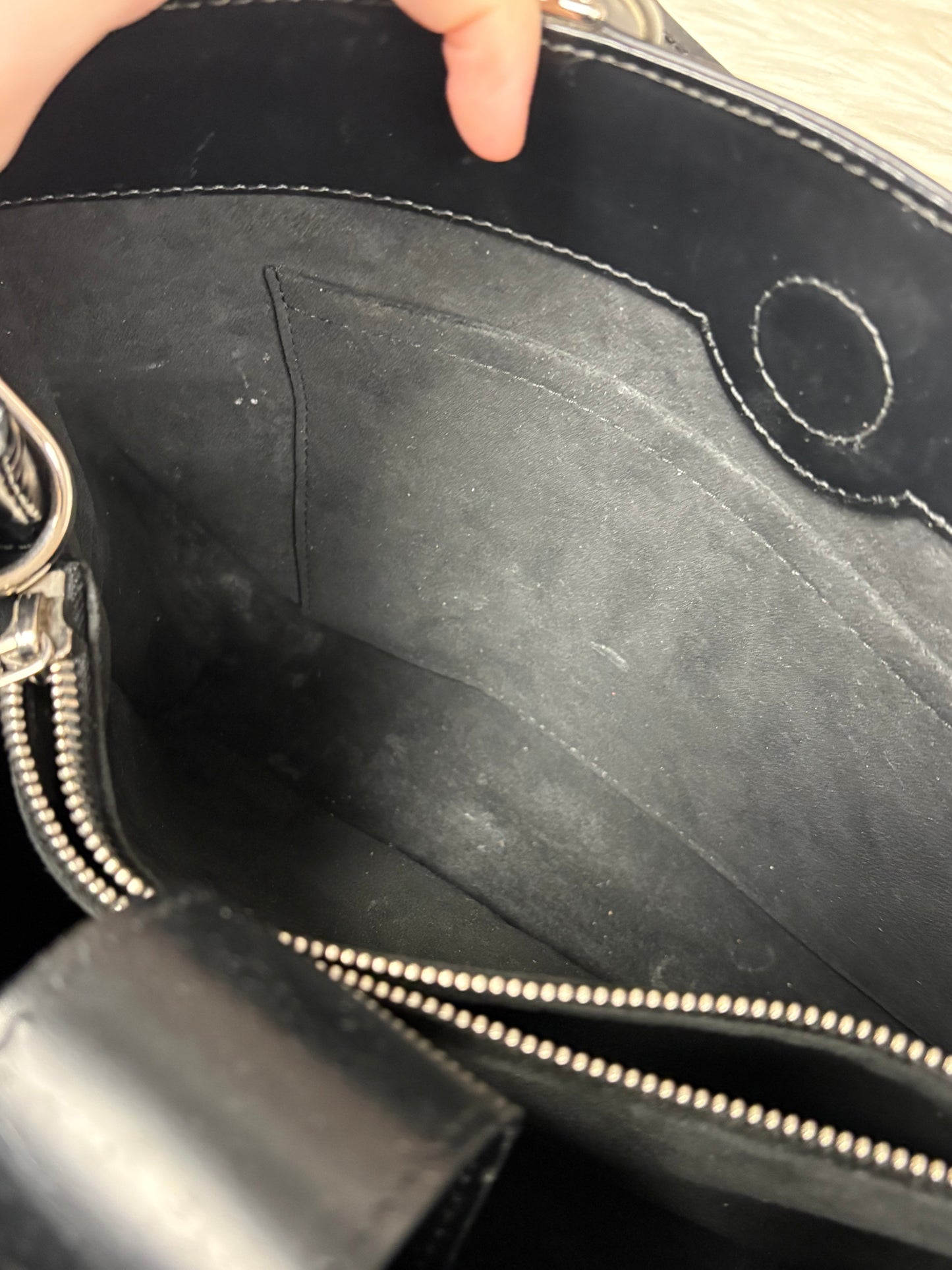 Handbag Luxury Designer By Louis Vuitton, Size: Large