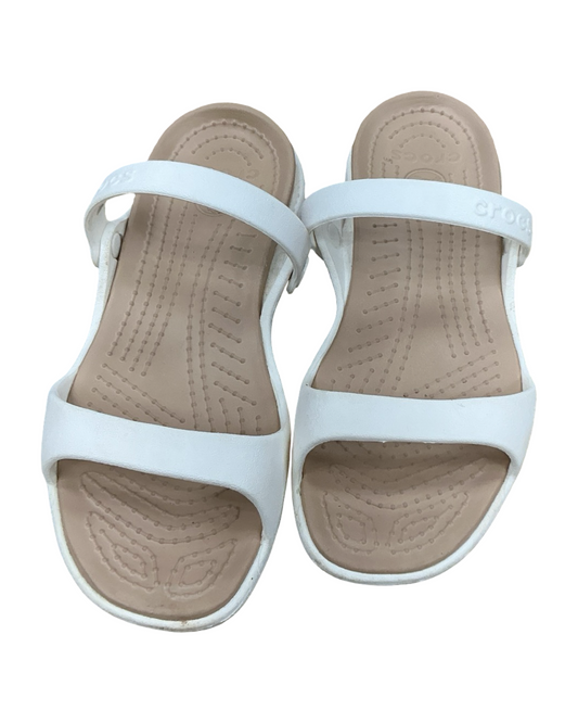 Sandals Flats By Crocs In White, Size:9