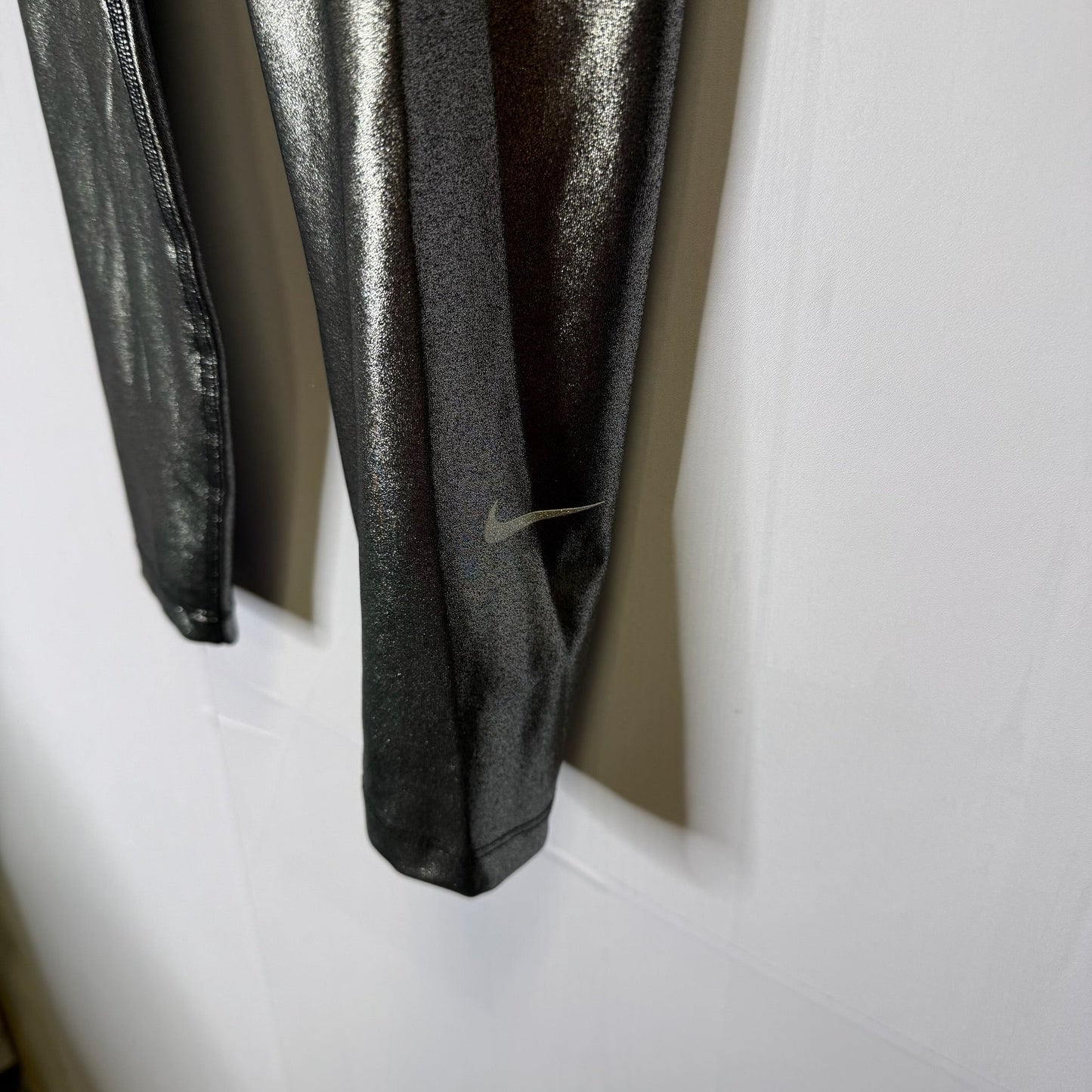 Athletic Leggings By Nike Apparel In Silver, Size: S