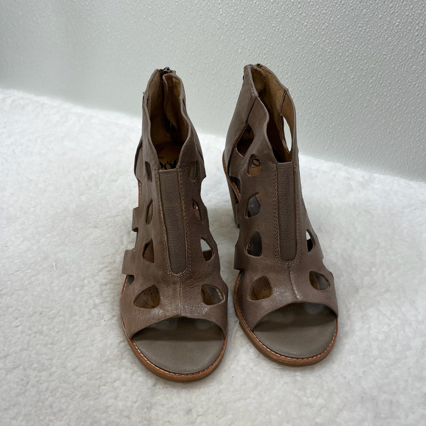 Taupe Shoes Heels Block Sofft, Size 6.5