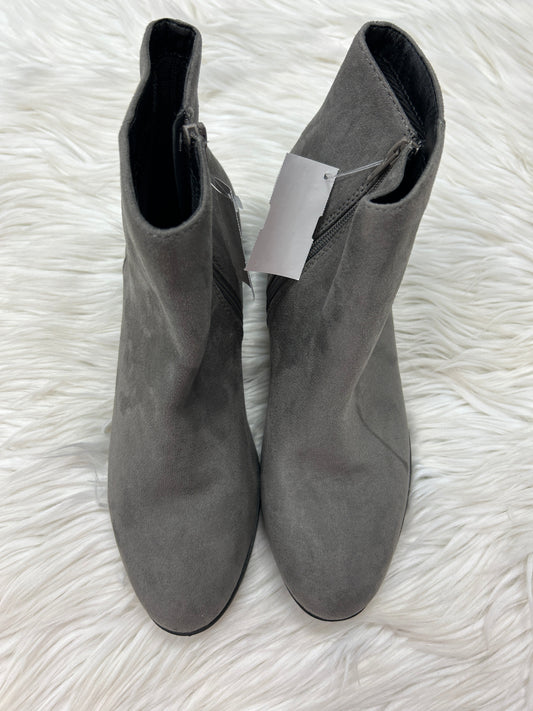 Boots Ankle Flats By Clothes Mentor In Grey, Size:10