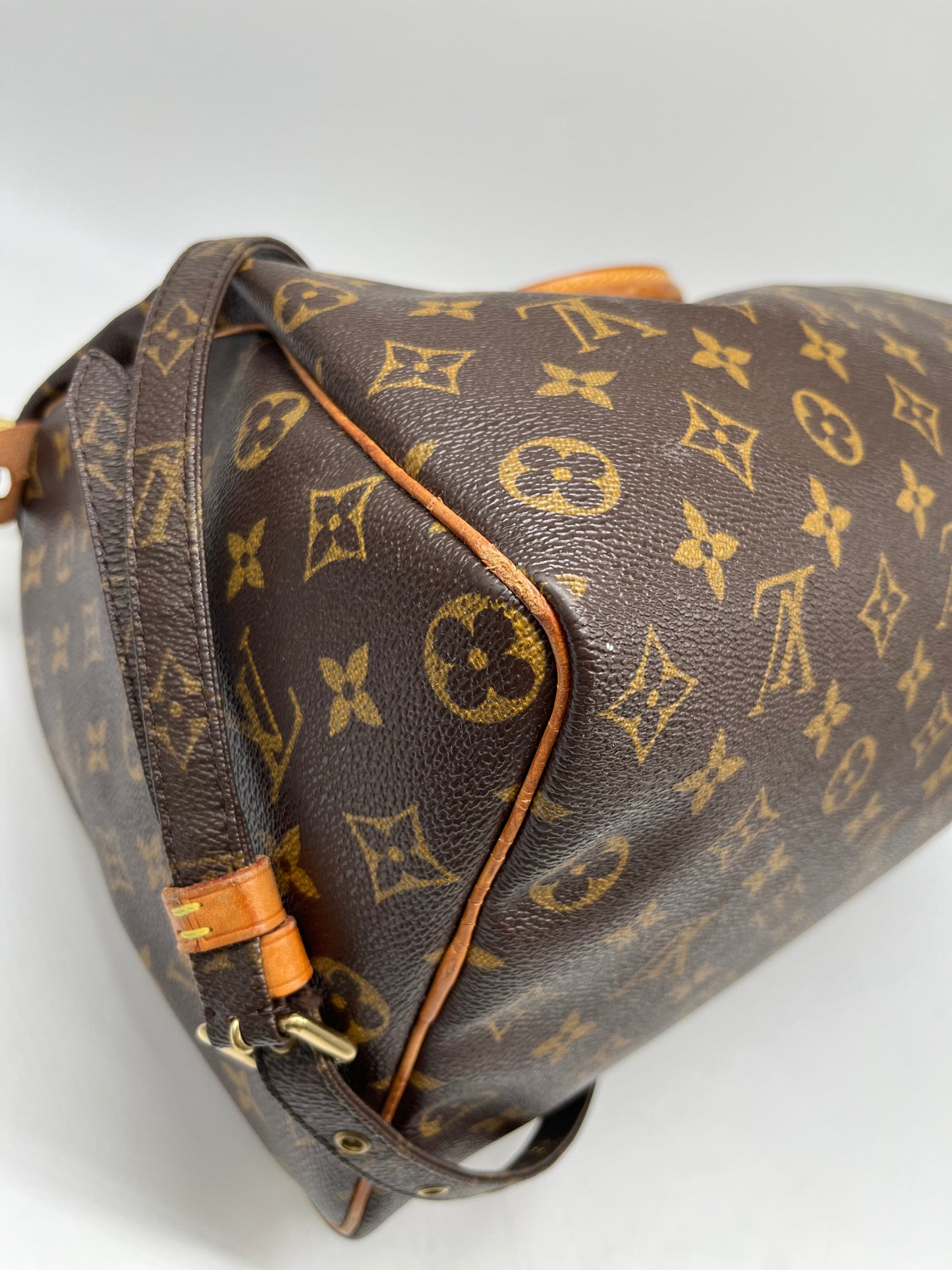 Handbag Luxury Designer By Louis Vuitton, Size: Large