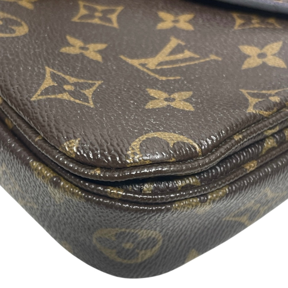 Crossbody Luxury Designer By Louis Vuitton, Size: Medium