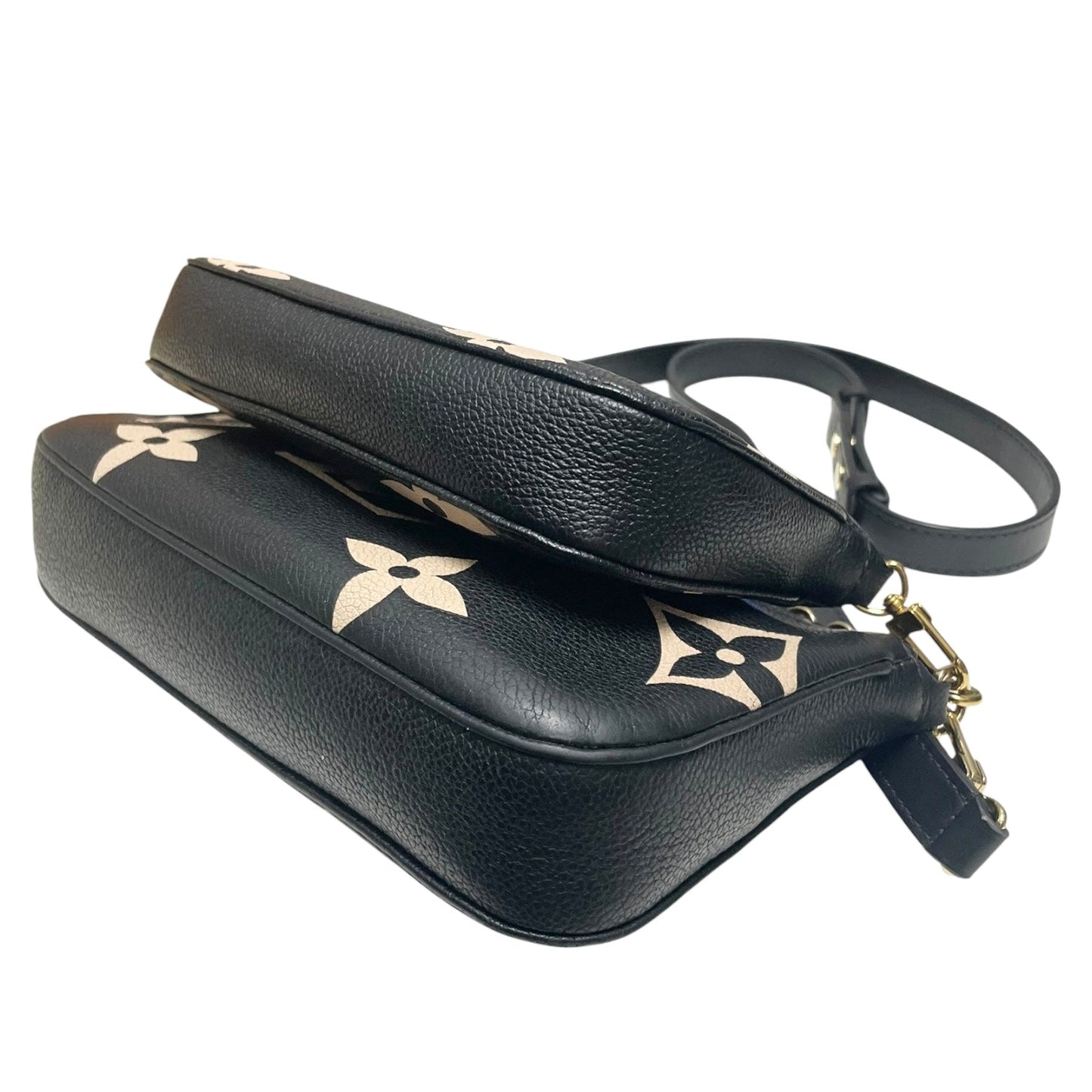 Crossbody Luxury Designer By Louis Vuitton, Size: Medium