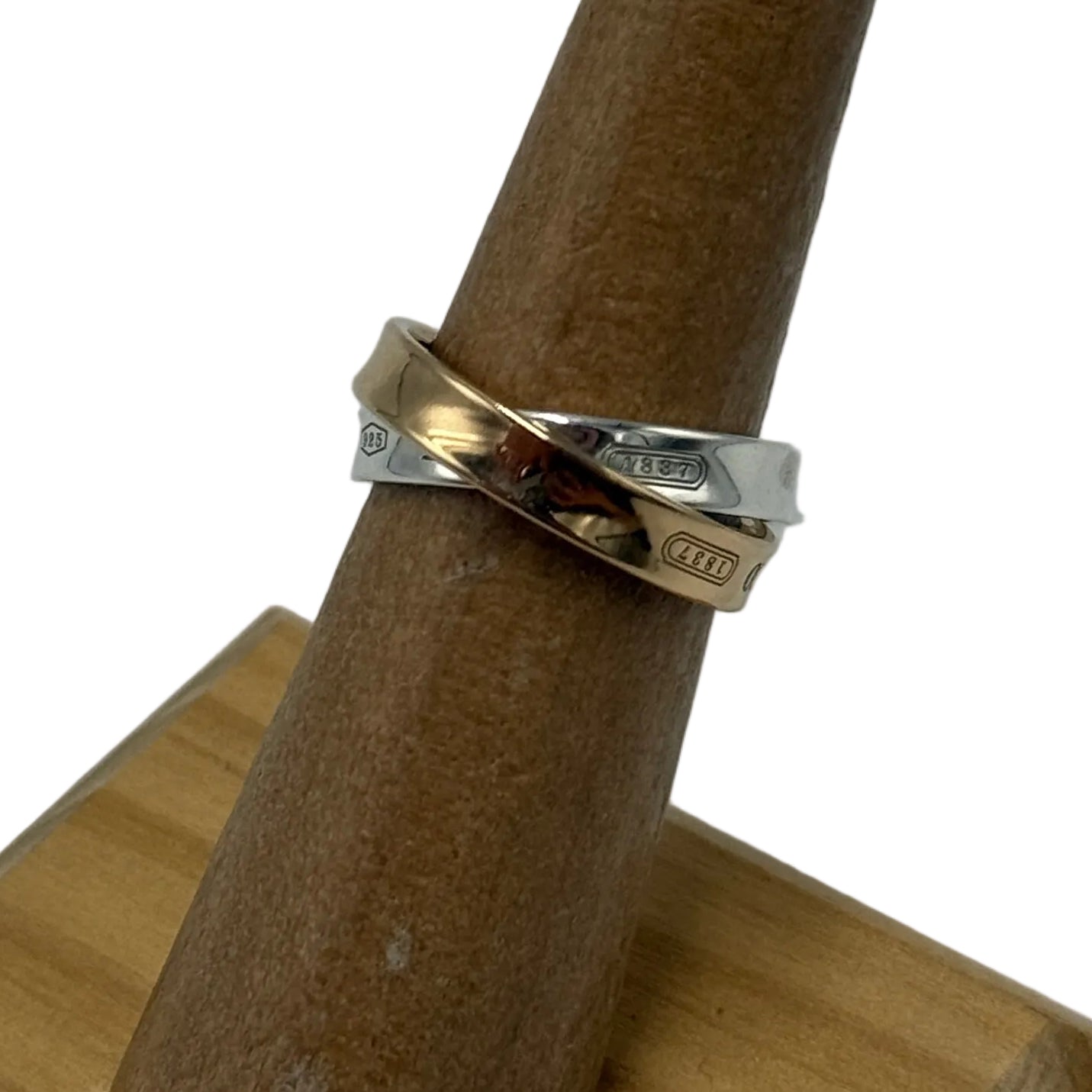 Tiffany & Company 18K Interlocking Luxury Ring, Size: 5.5