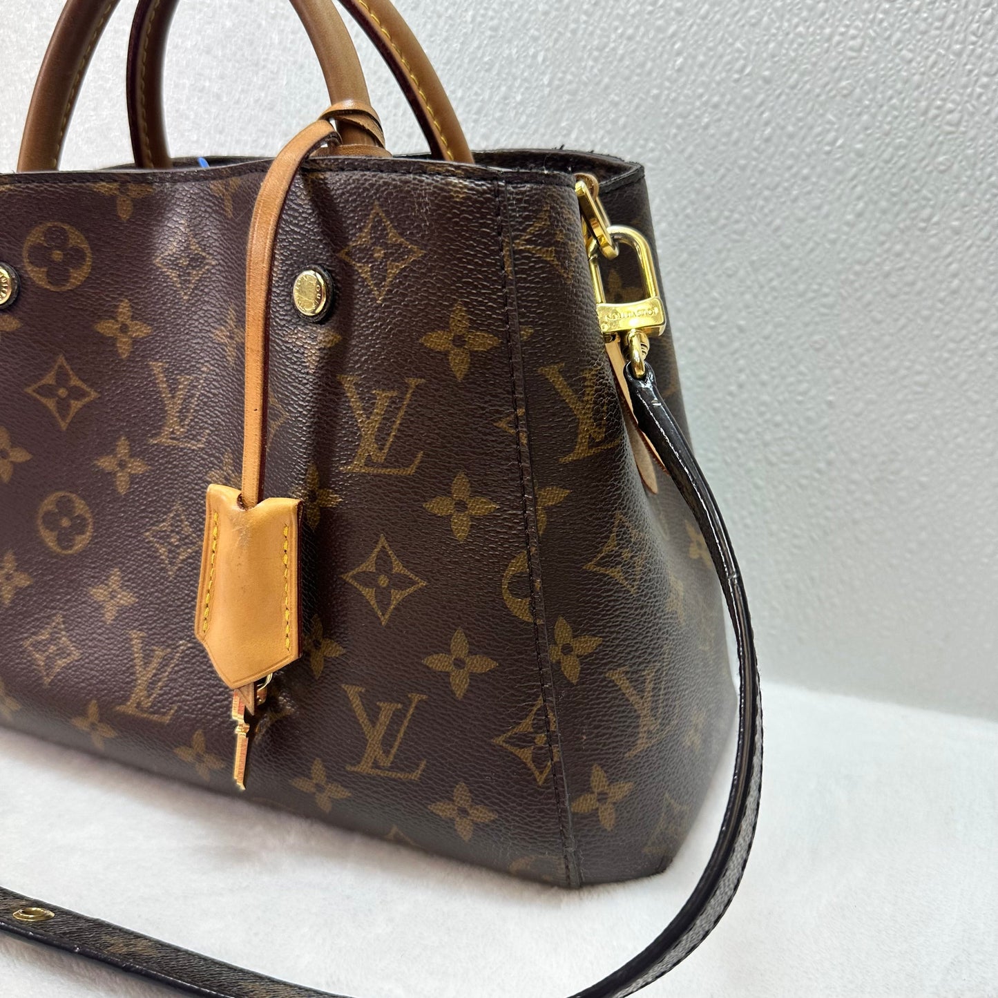 MONTAIGNE Handbag Luxury Designer By Louis Vuitton, Size: Medium