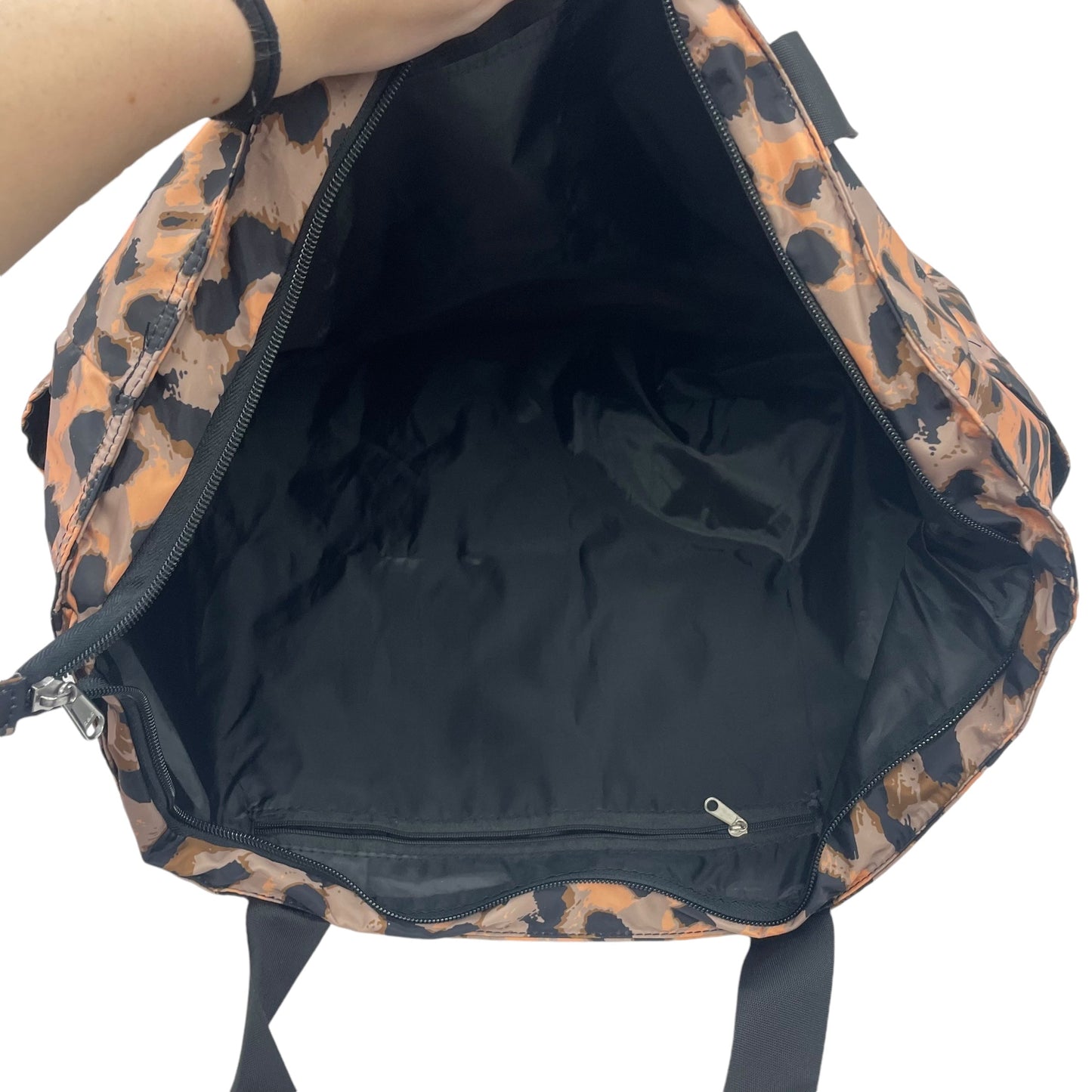 ANIMAL PRINT DUFFLE AND WEEKENDER by CLOTHES MENTOR Size:LARGE