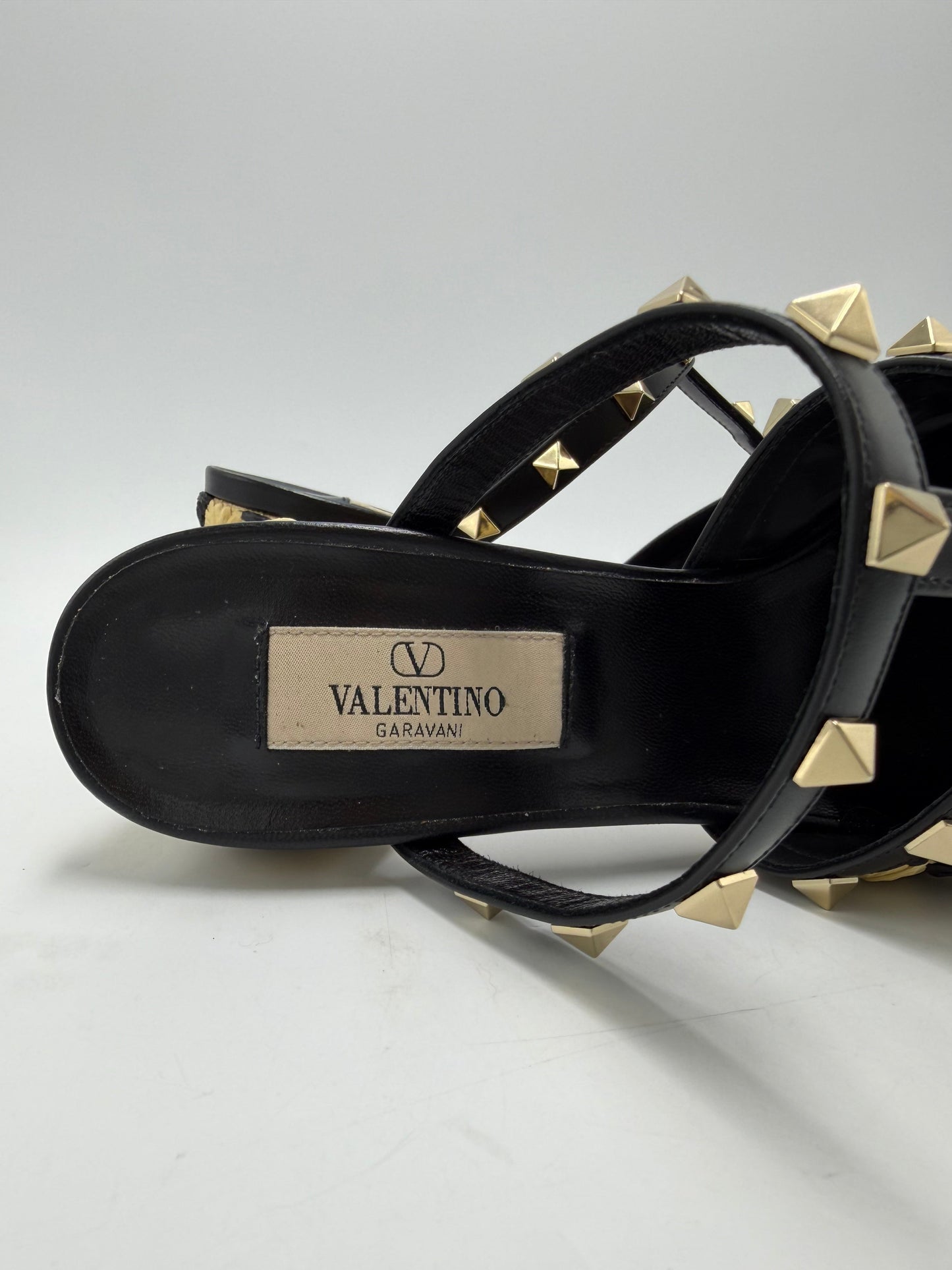 Valentino-Garavani Rockstud Raffia Luxury Heels , Size: 8 (38)