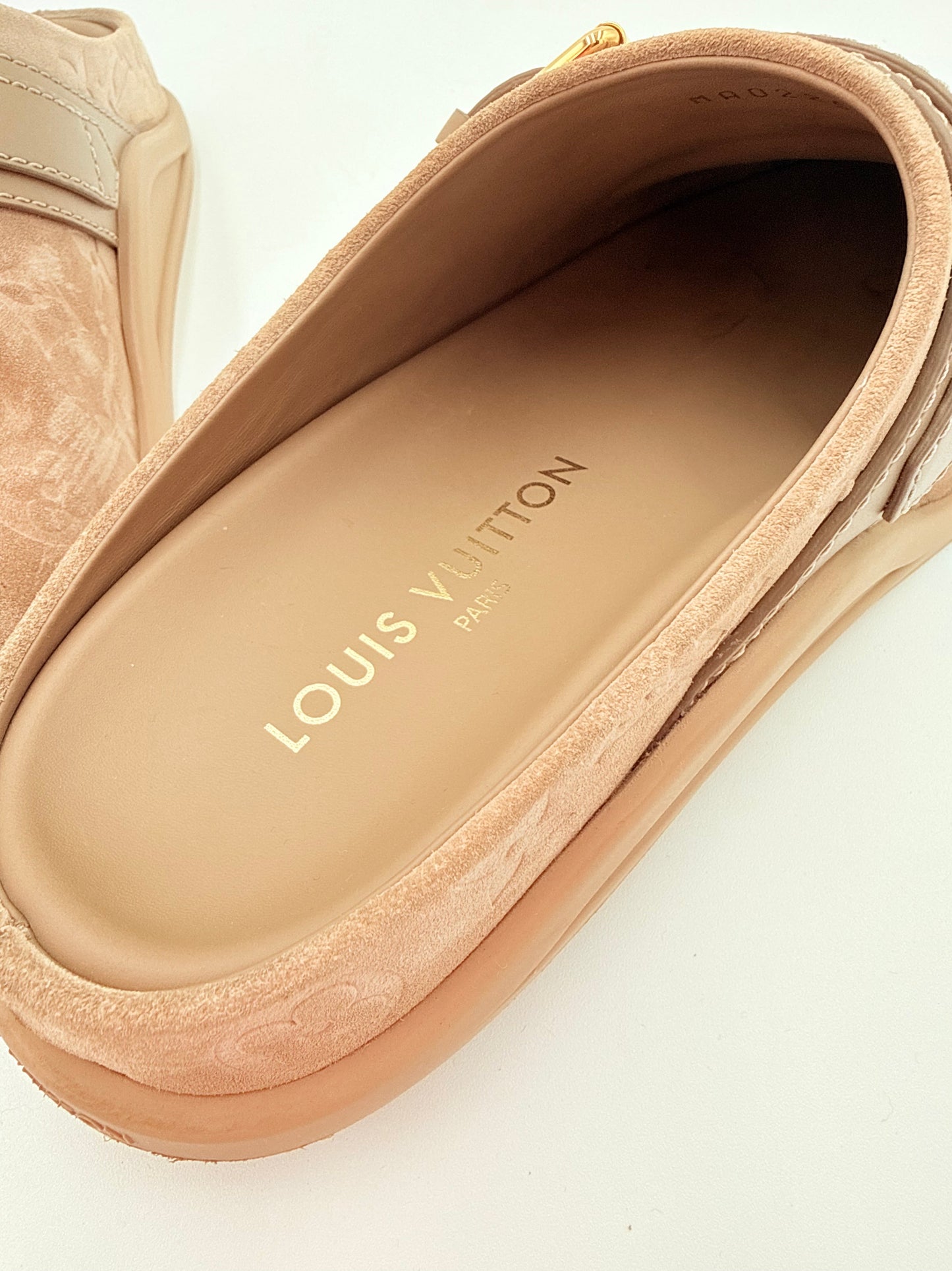 Shoes Luxury Designer By Louis Vuitton In Beige, Size:6.5