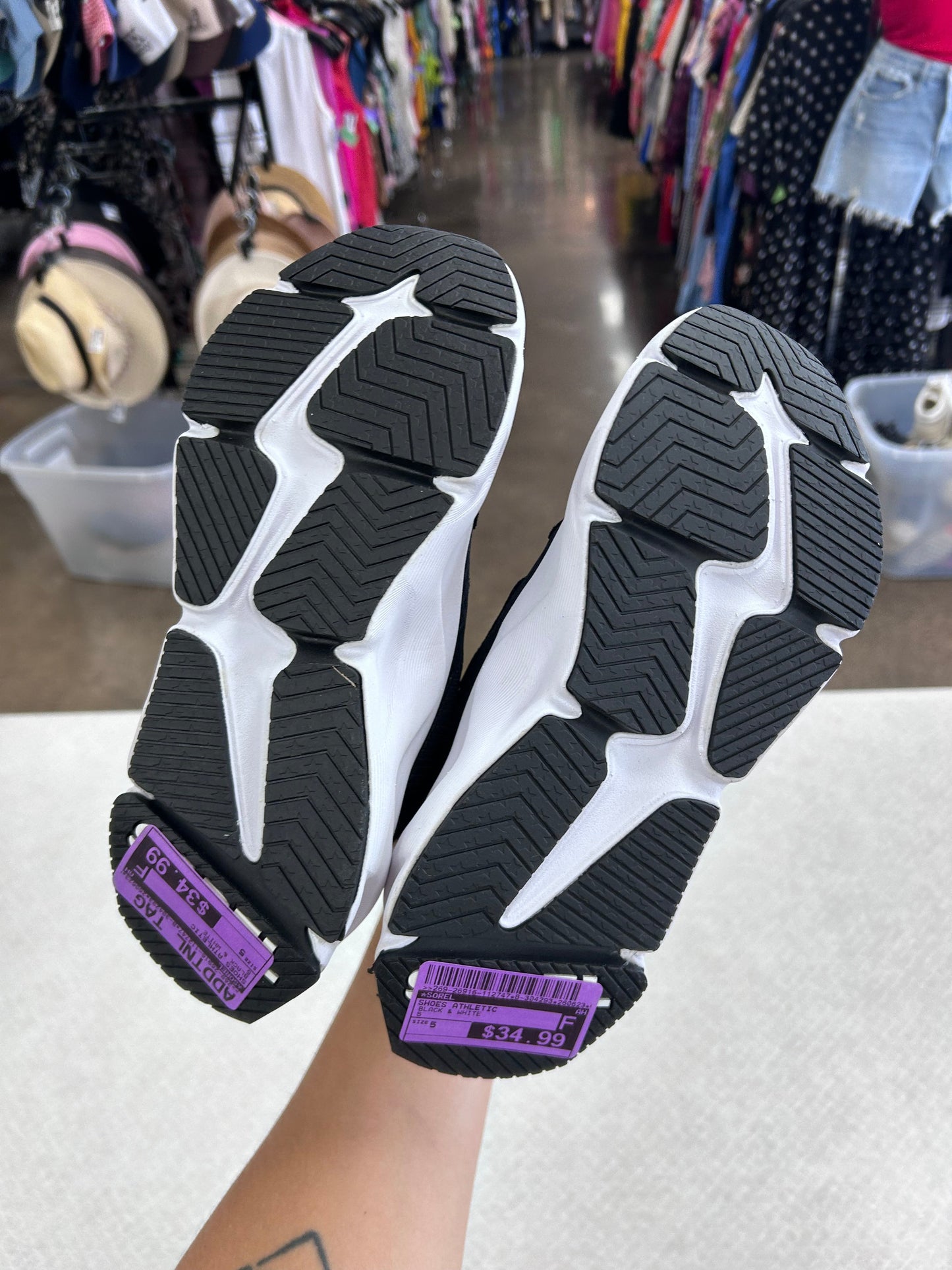 Shoes Athletic By Sorel In Black & White, Size:5
