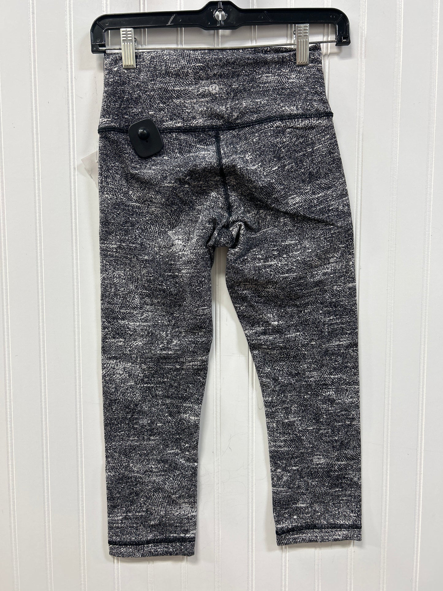 Athletic Leggings Capris By Lululemon In Black, Size:6