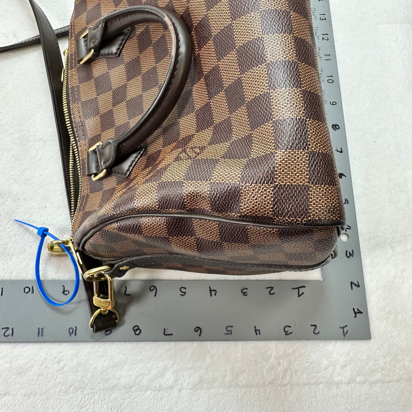 Crossbody Luxury Designer By Louis Vuitton, Size: Small