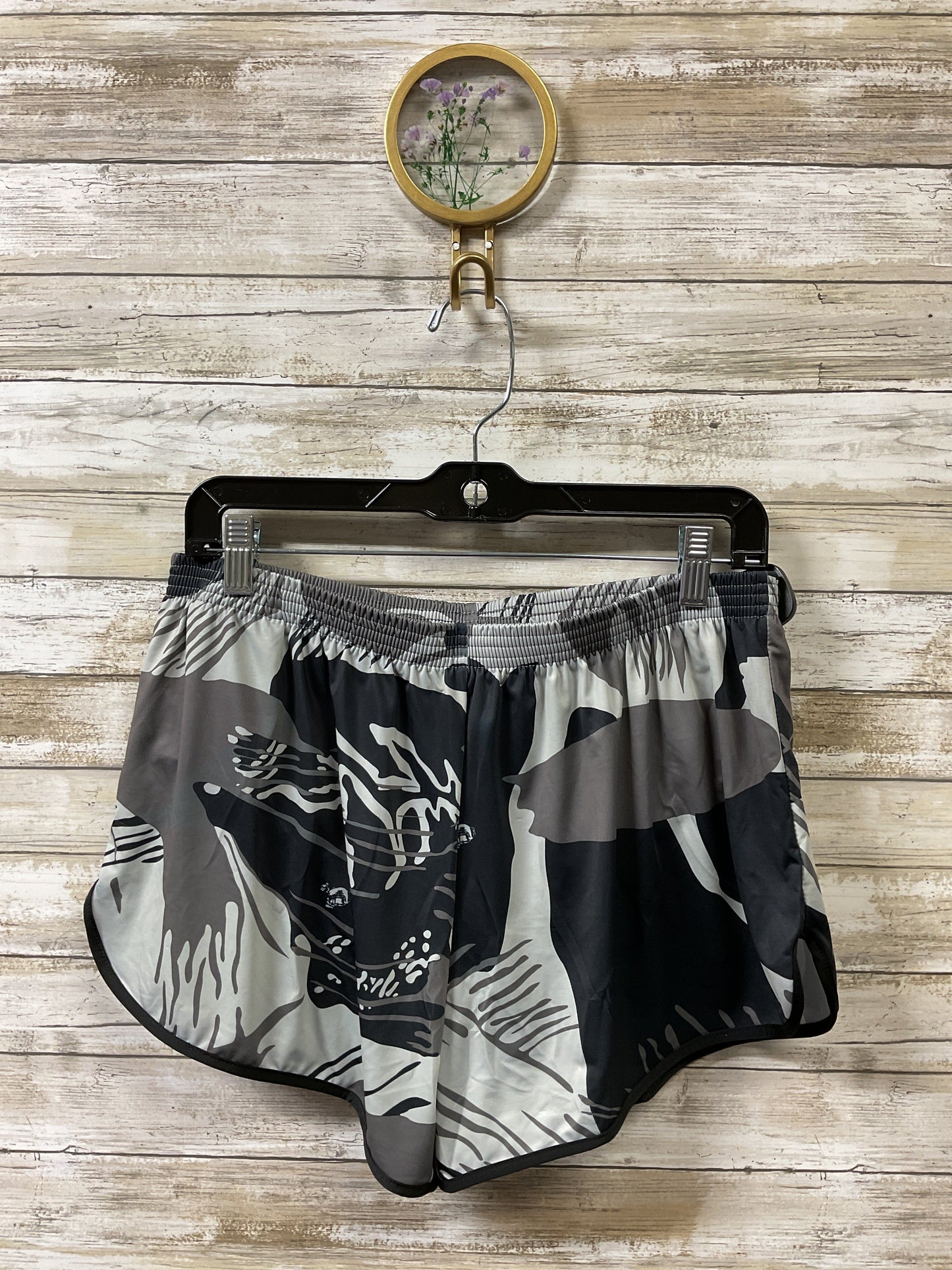 Athletic Shorts By Clothes Mentor In Grey, Size:Xl