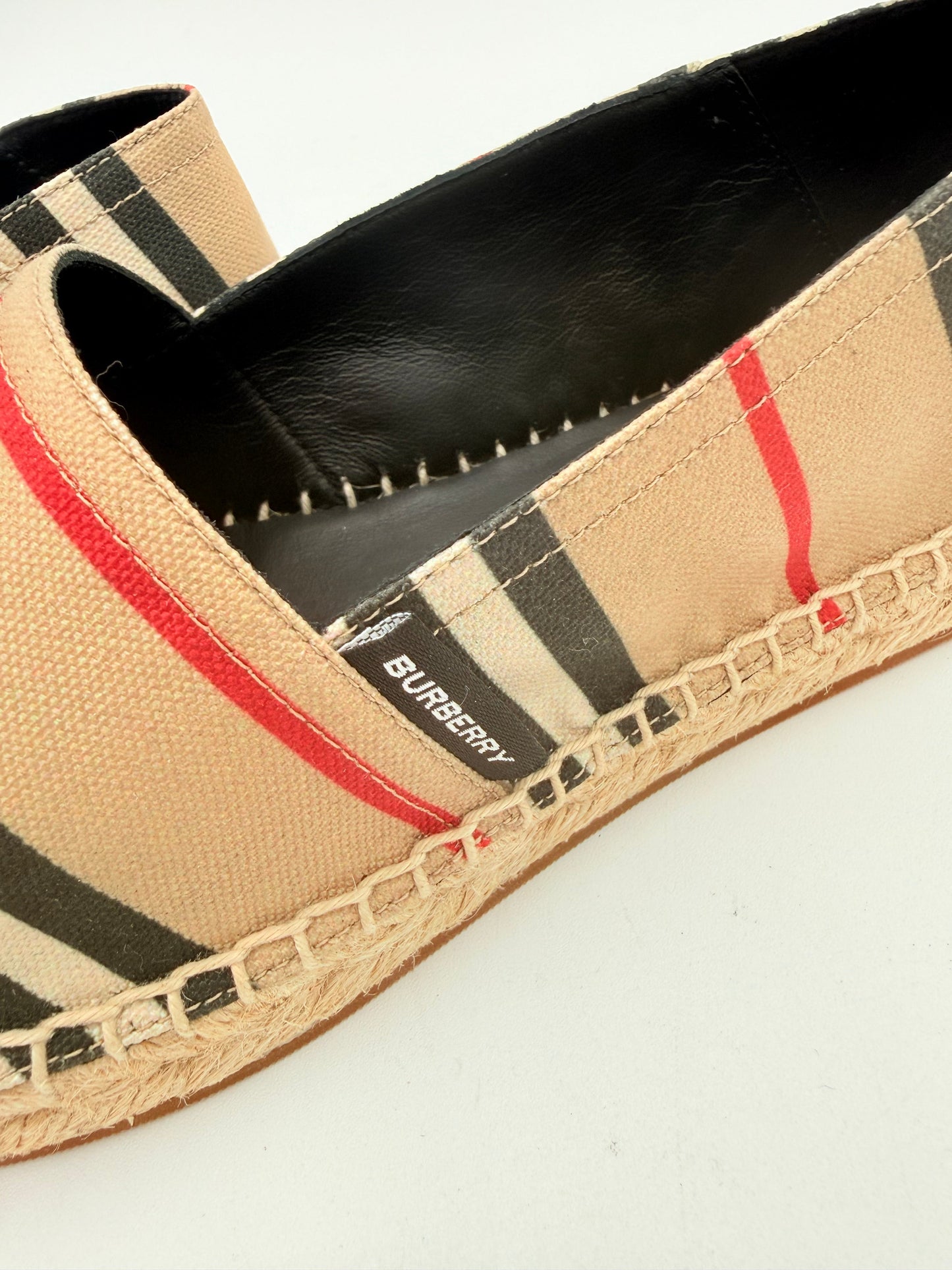 Shoes Luxury Designer By Burberry In Tan, Size:5.5