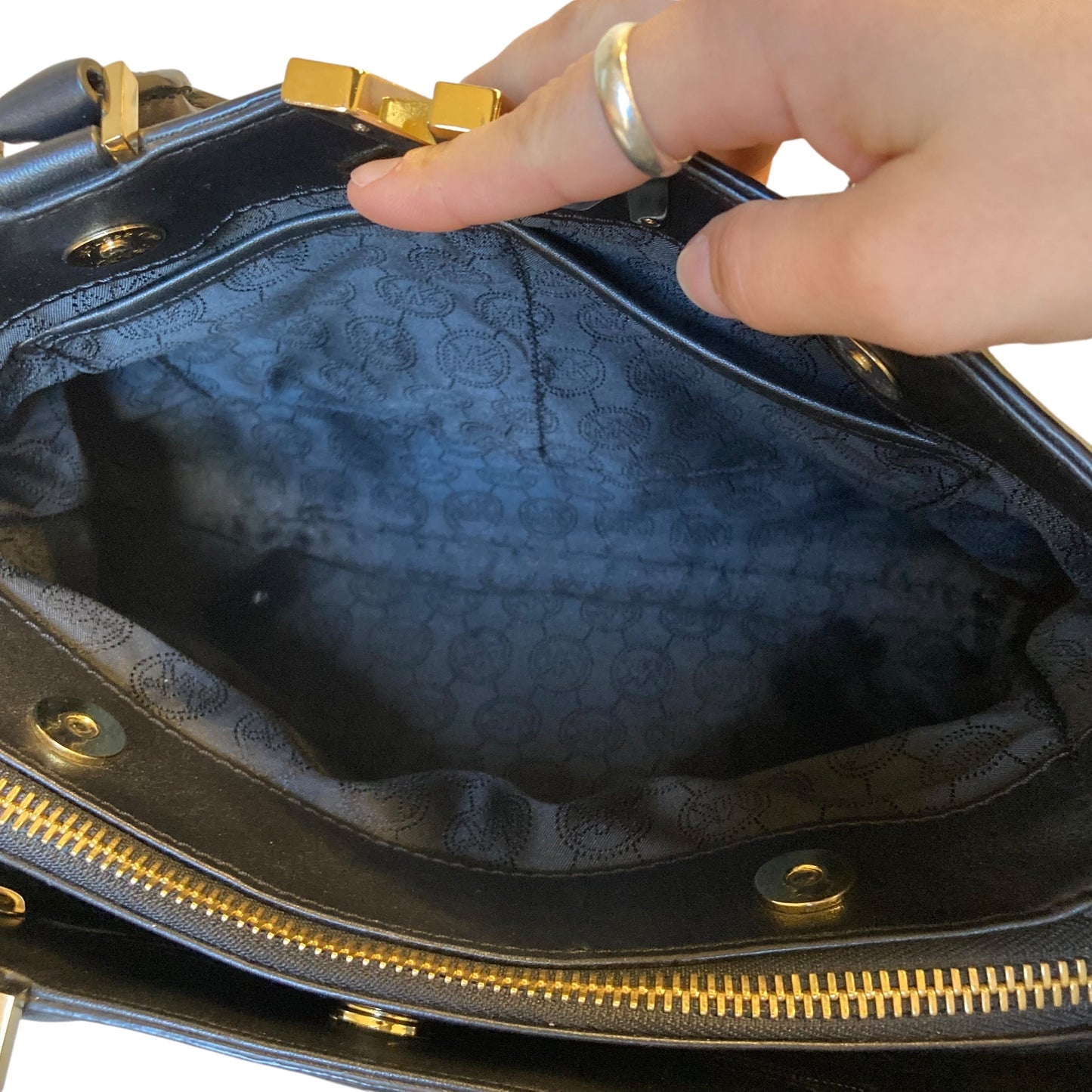 Handbag Designer By Michael Kors In Black, Size:Medium