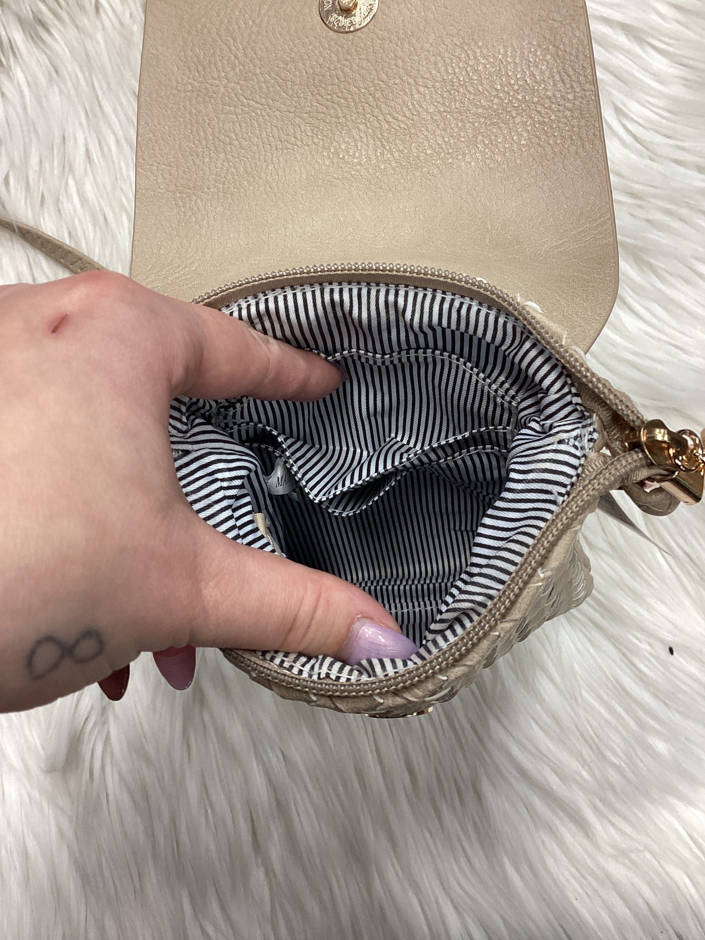 Crossbody By Clothes Mentor In Tan, Size:Medium