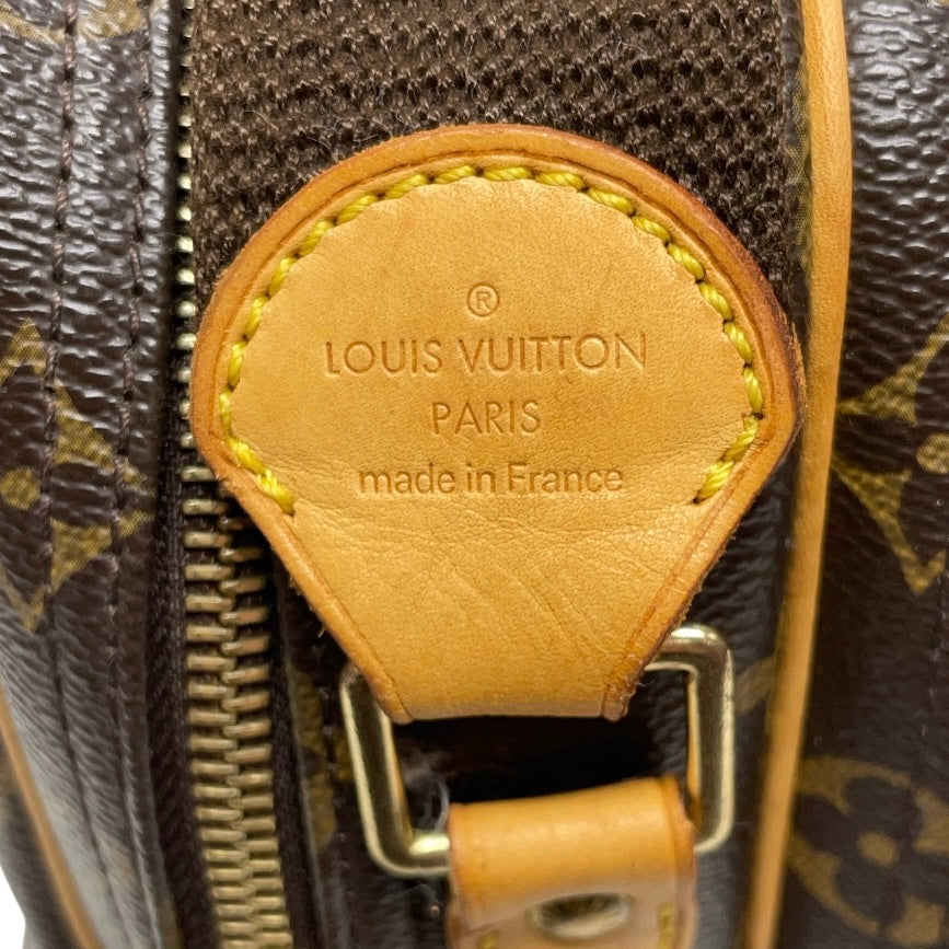 Crossbody Luxury Designer By Louis Vuitton, Size: Medium