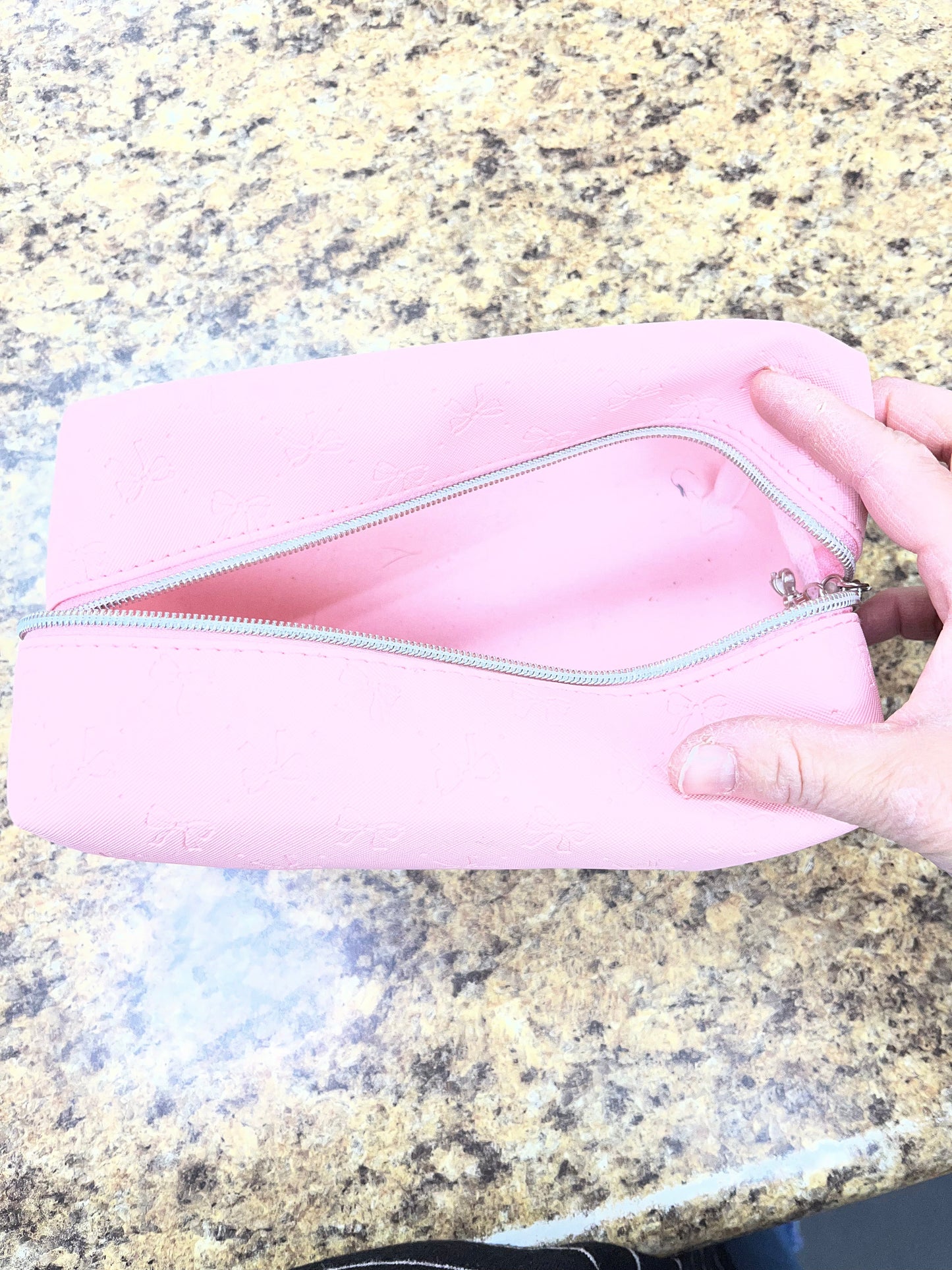 Makeup Bag By Clothes Mentor In Pink, Size:Medium